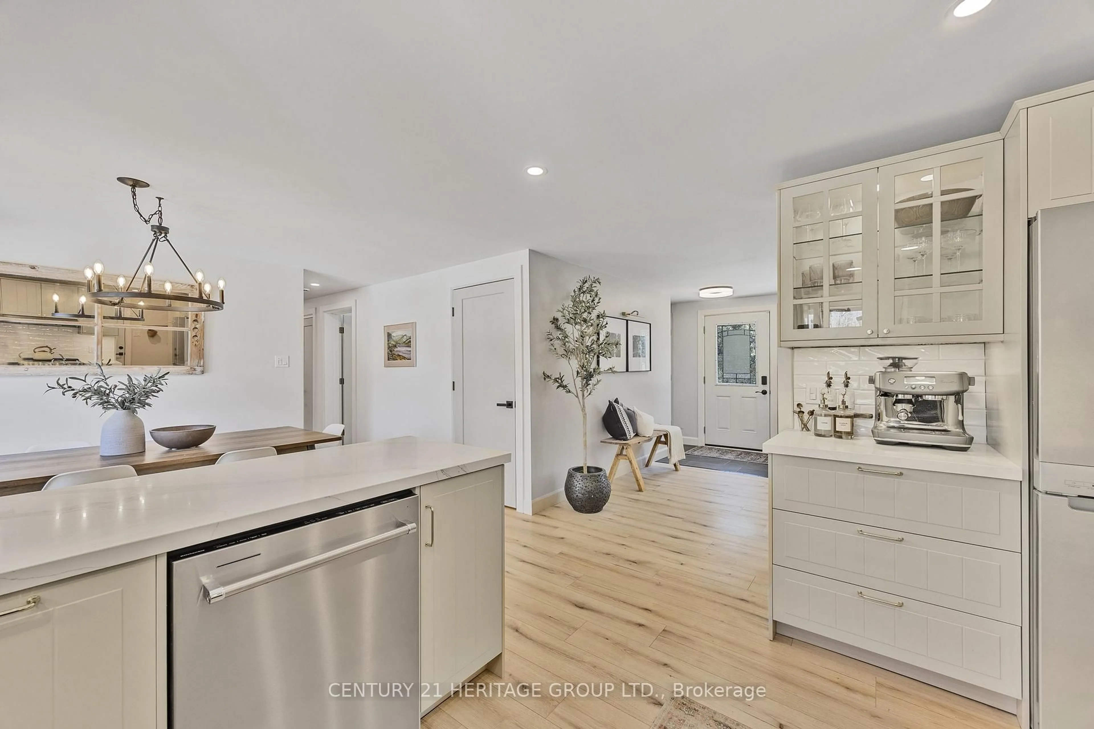 Open concept kitchen, unknown for 151564 Southgate 15 Sdrd, Southgate Ontario N0G 1N0