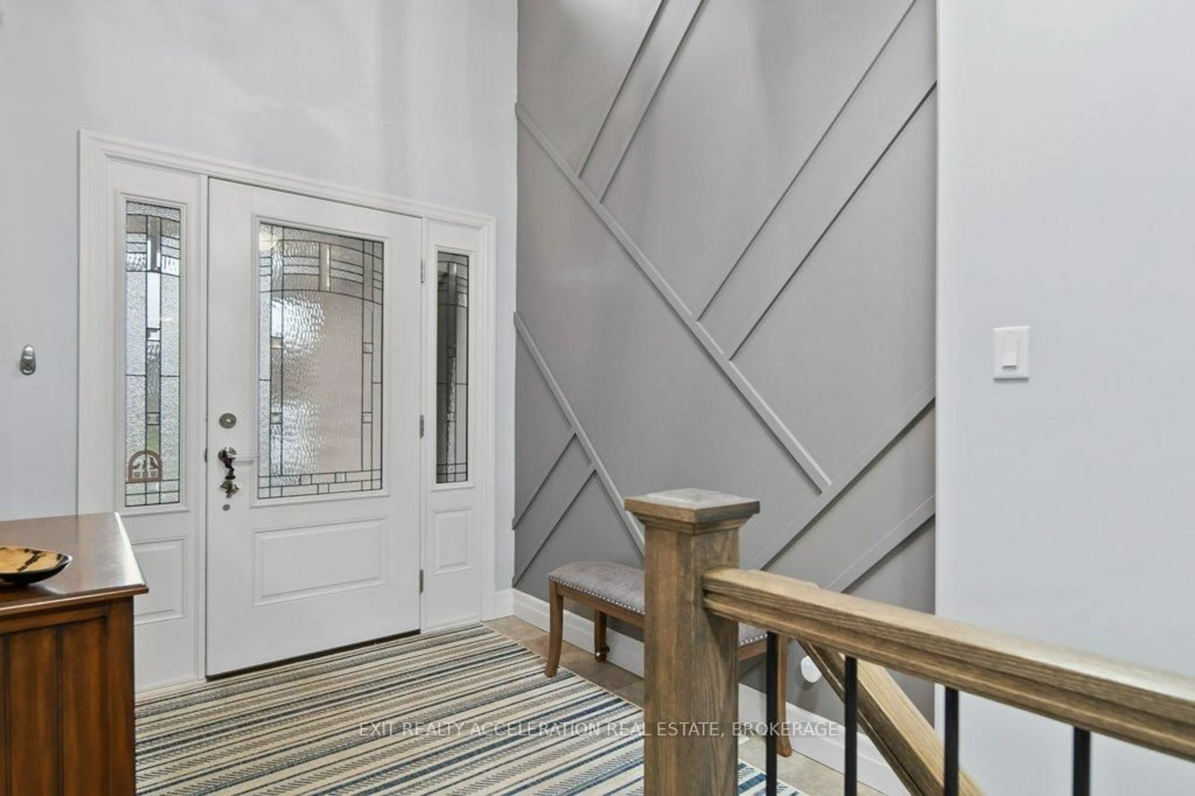 Indoor entryway for 8 Briarwood Cres, Greater Napanee Ontario K7R 0C2