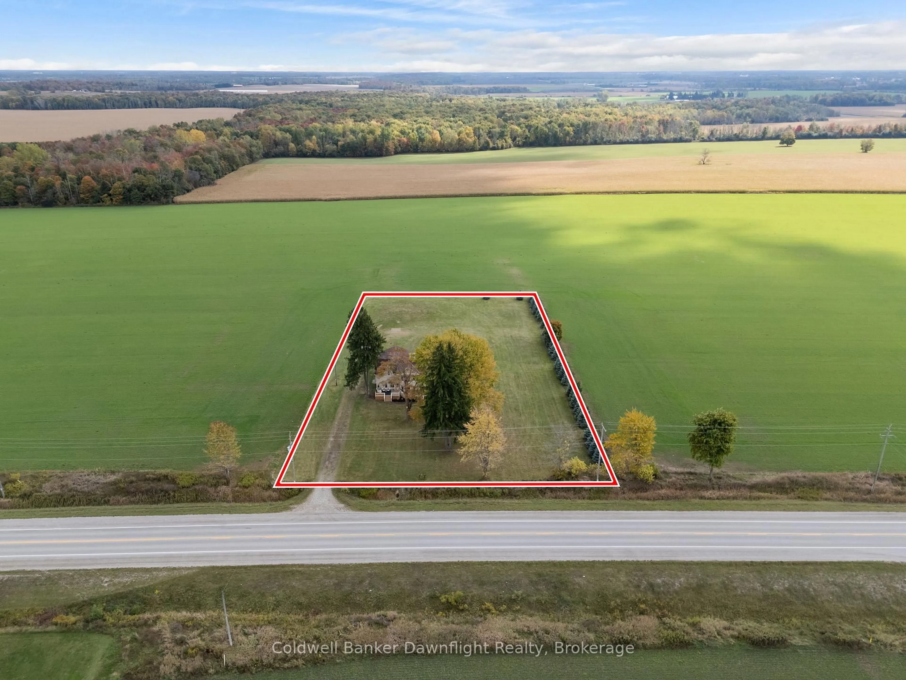 A pic from outside/outdoor area/front of a property/back of a property/a pic from drone, unknown for 84094 London Rd, Morris Turnberry Ontario N0M 1H0