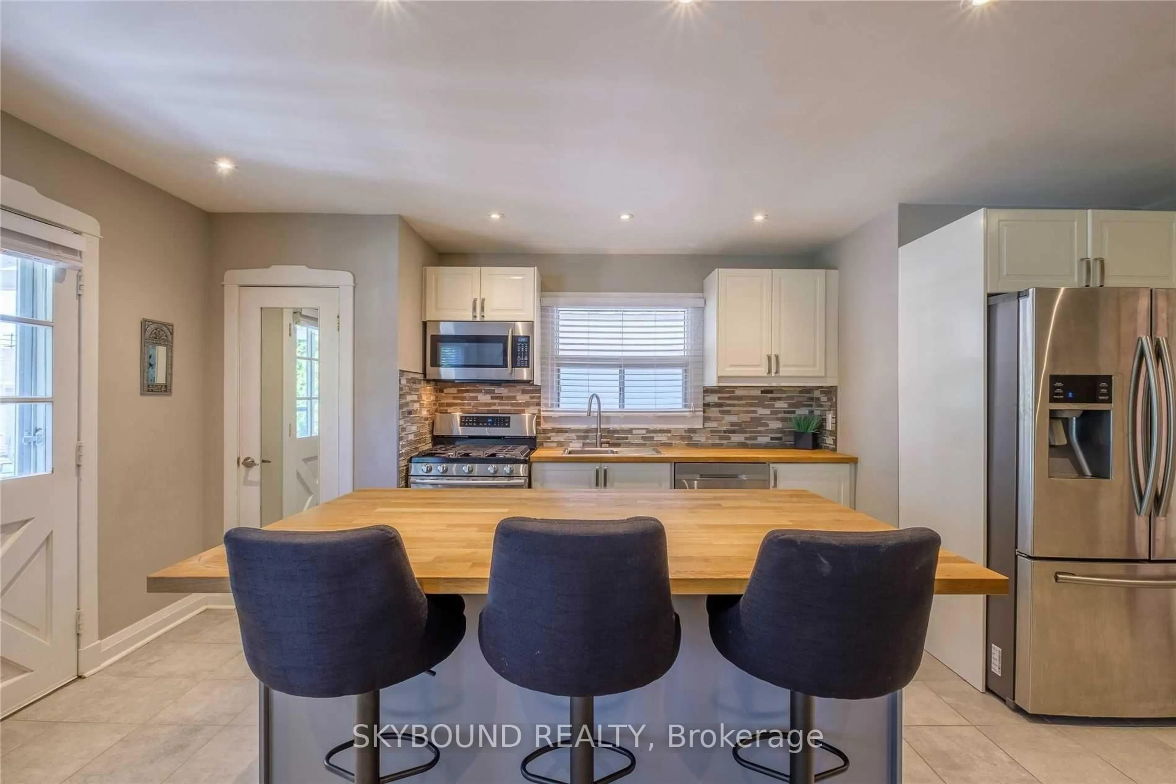 Open concept kitchen, unknown for 28 East 39th St, Hamilton Ontario L8V 4H1