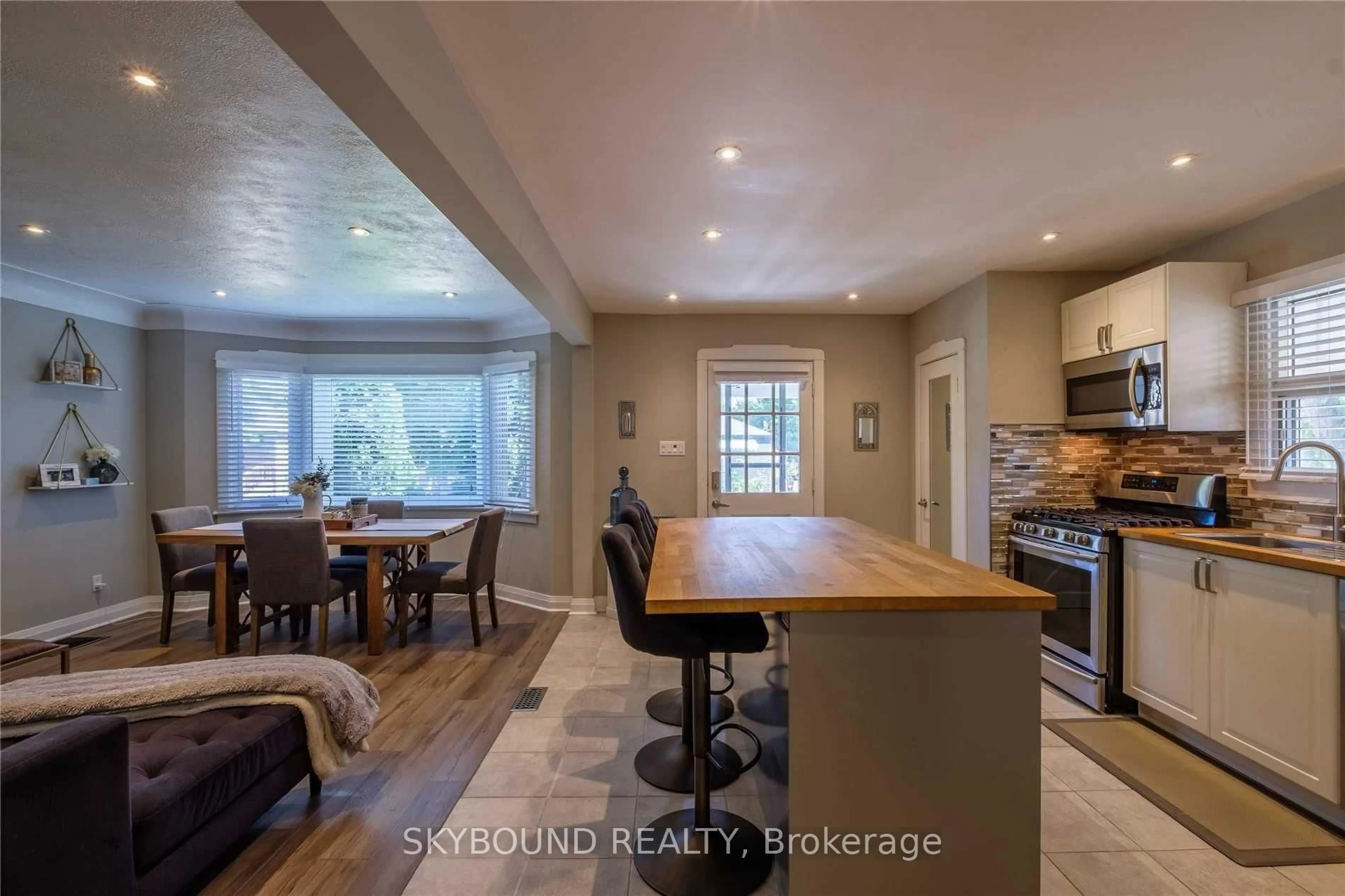 Open concept kitchen, ceramic/tile floor for 28 East 39th St, Hamilton Ontario L8V 4H1