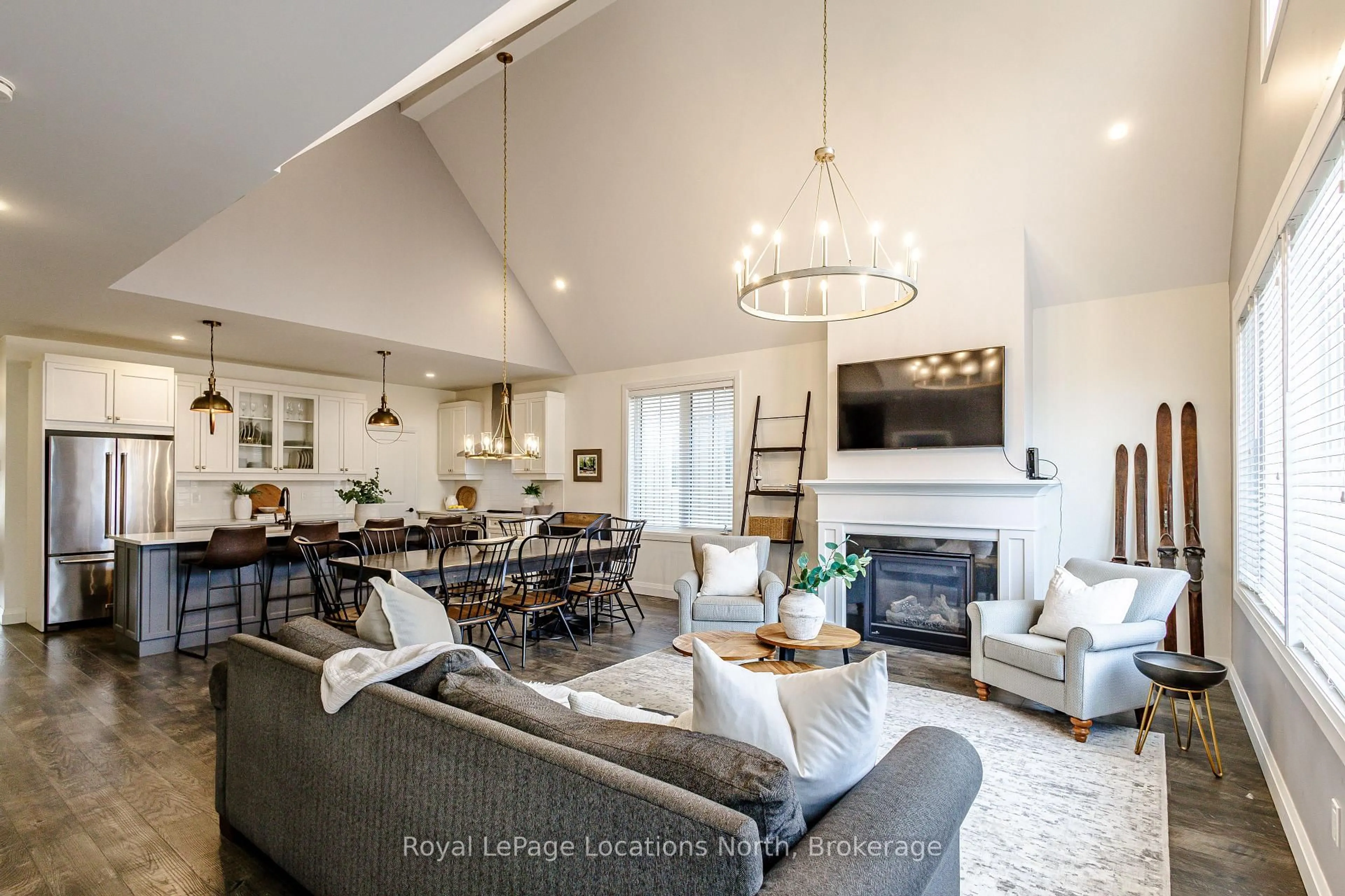 Living room with furniture, unknown for 207 Yellow Birch Cres, Blue Mountains Ontario L9Y 0Z3