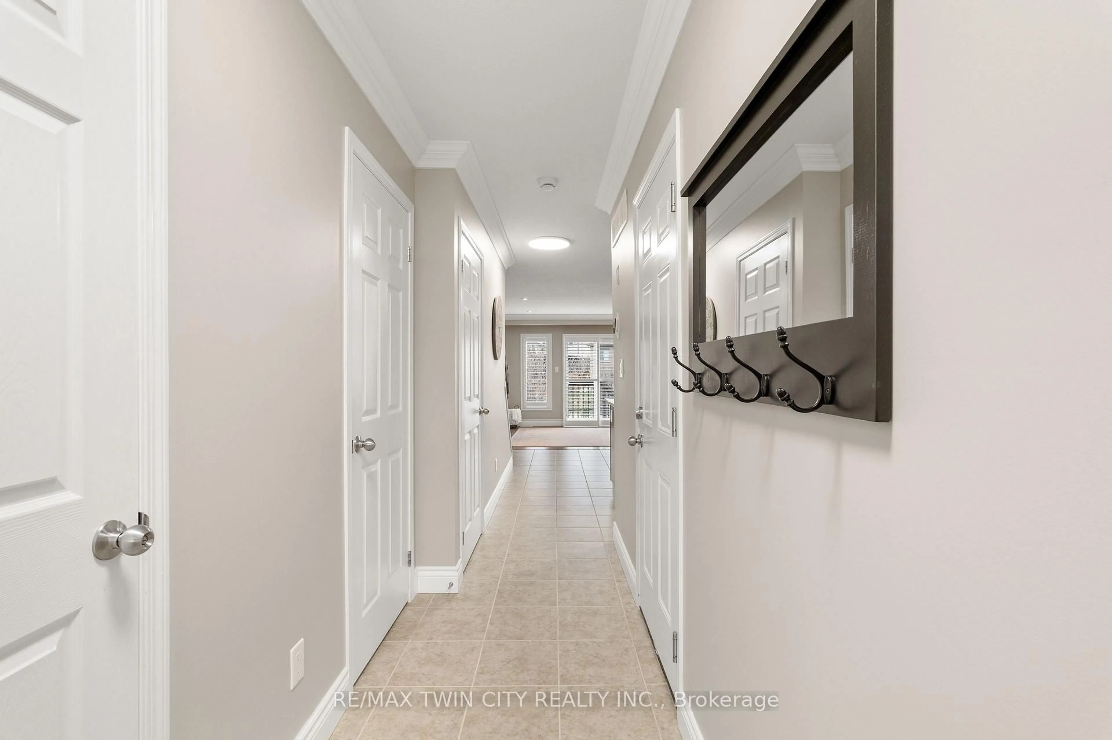 Indoor entryway for 67 Meadowridge St, Kitchener Ontario N2P 0E2