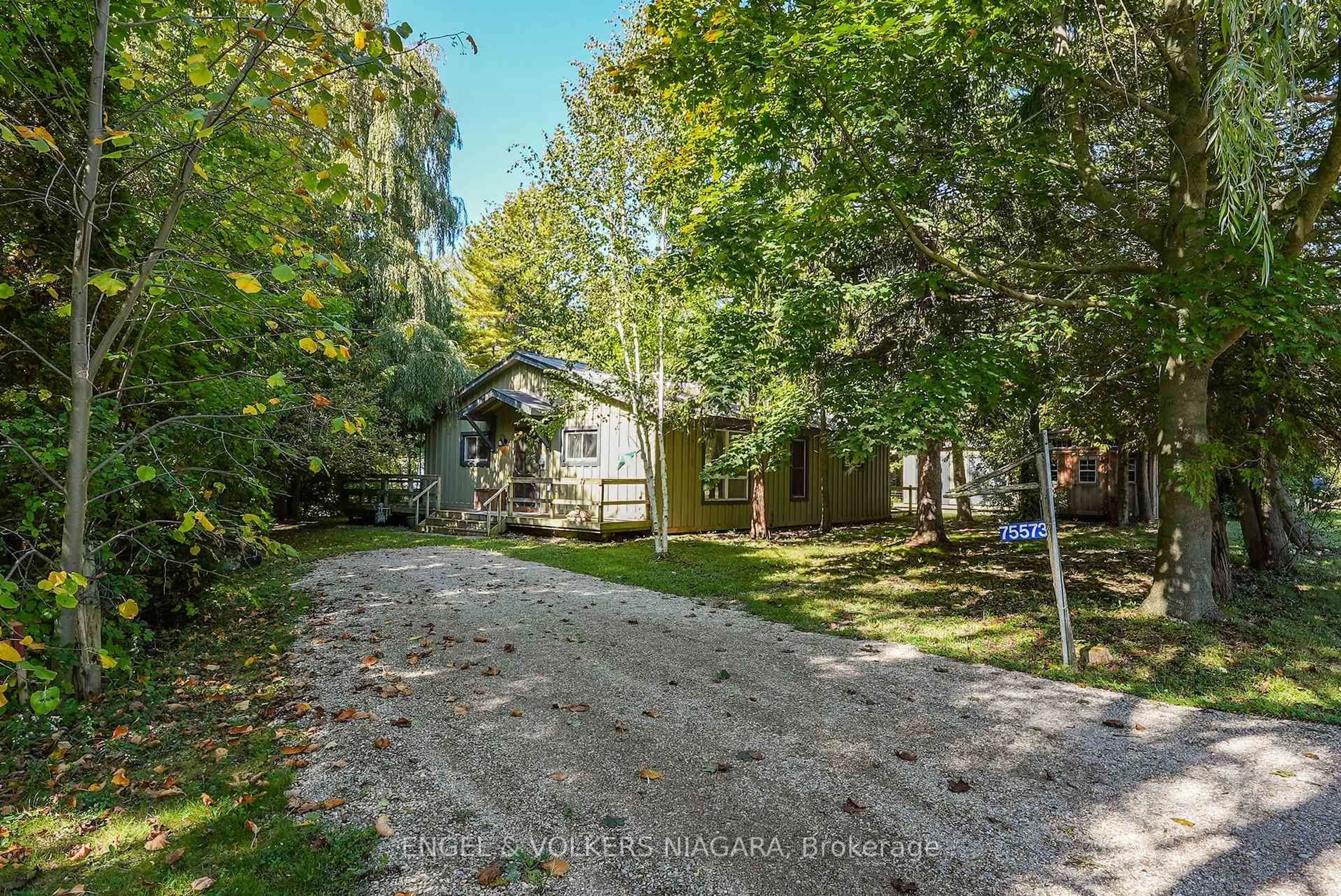 A pic from outside/outdoor area/front of a property/back of a property/a pic from drone, street for 75573 Elliott St, Bluewater Ontario N0M 1G0