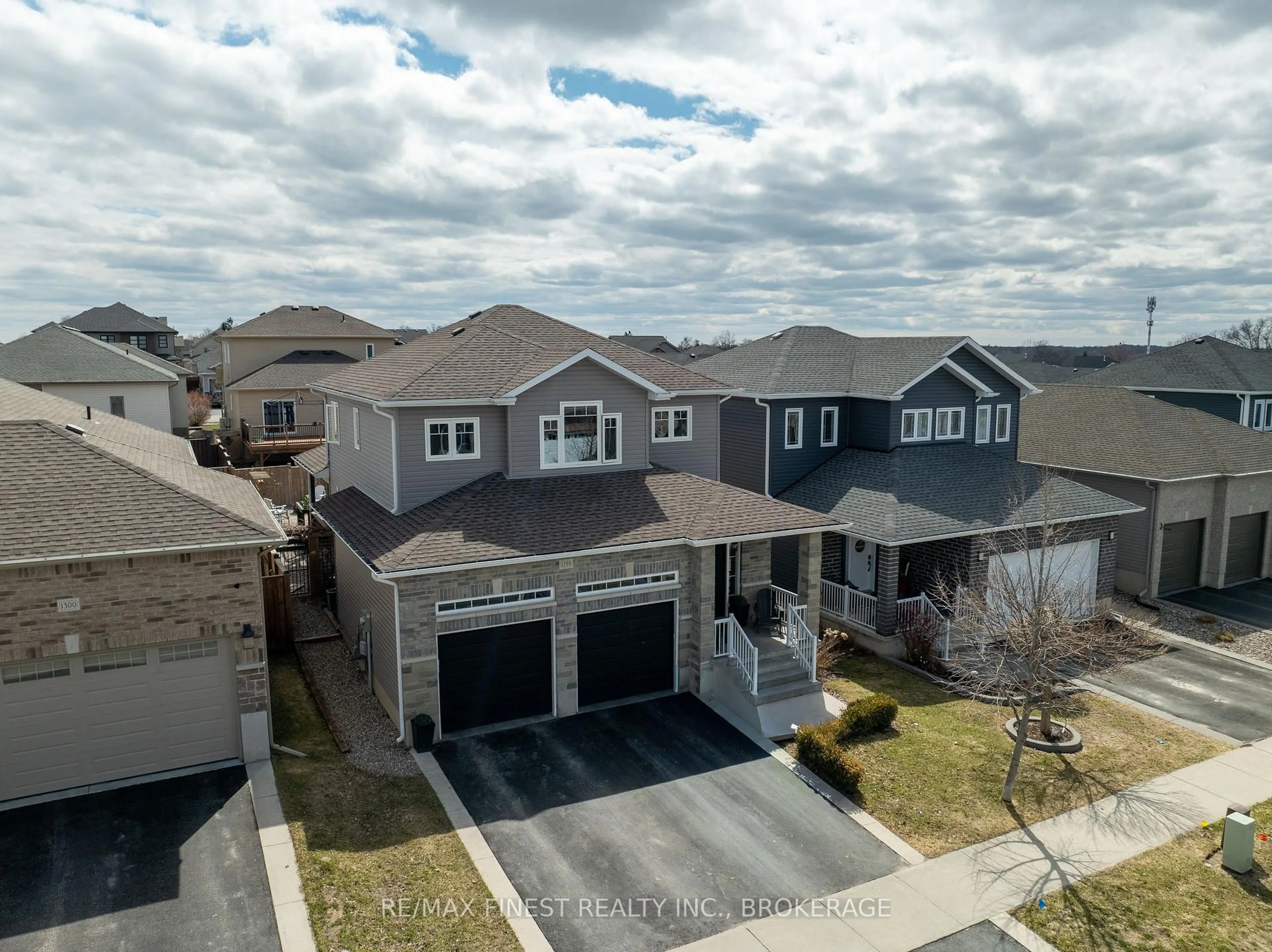 A pic from outside/outdoor area/front of a property/back of a property/a pic from drone, street for 1298 CARFA Cres, Kingston Ontario K7P 0M9