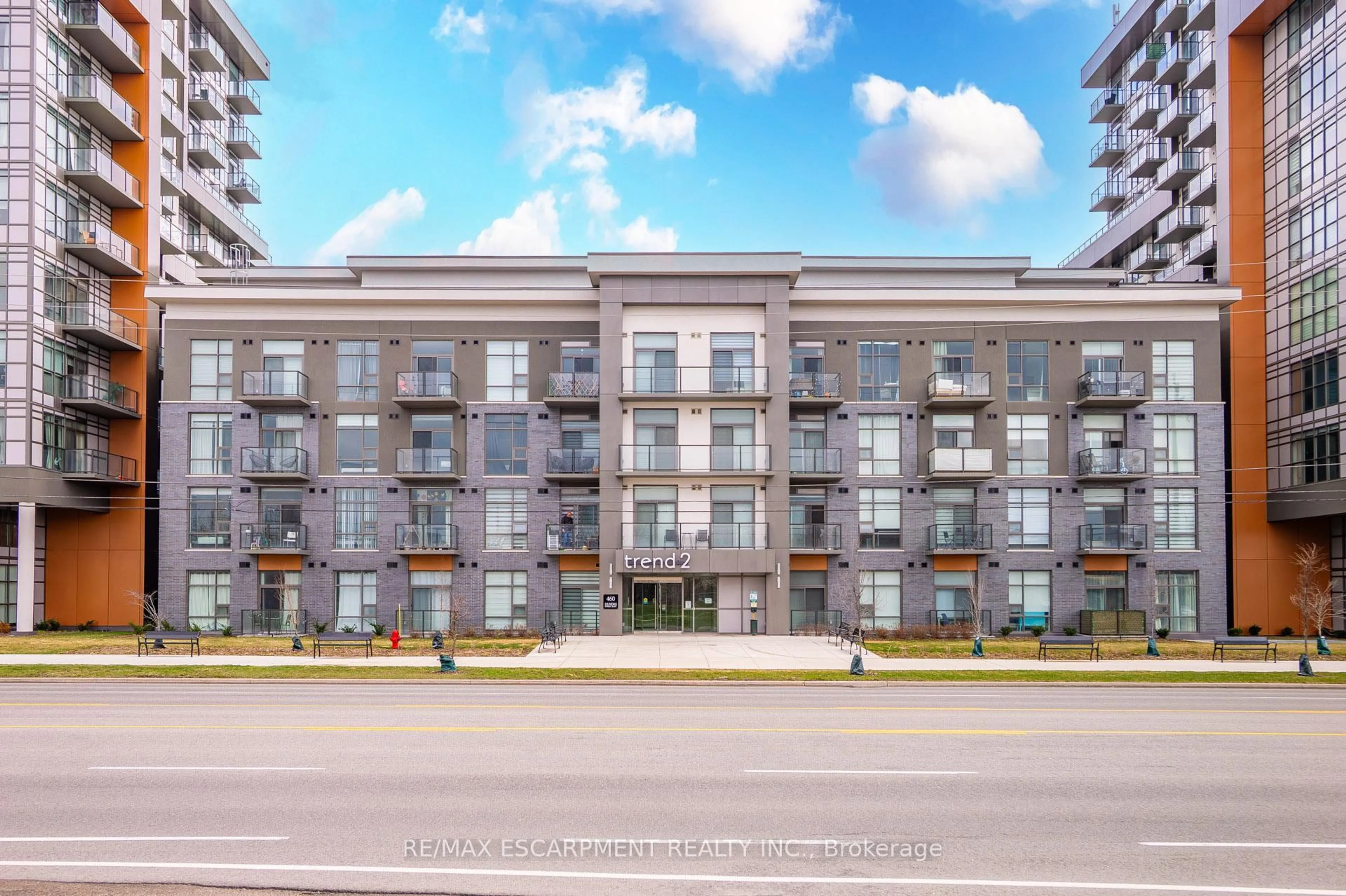 Patio, building for 460 Dundas St #1213, Hamilton Ontario L8B 2A5