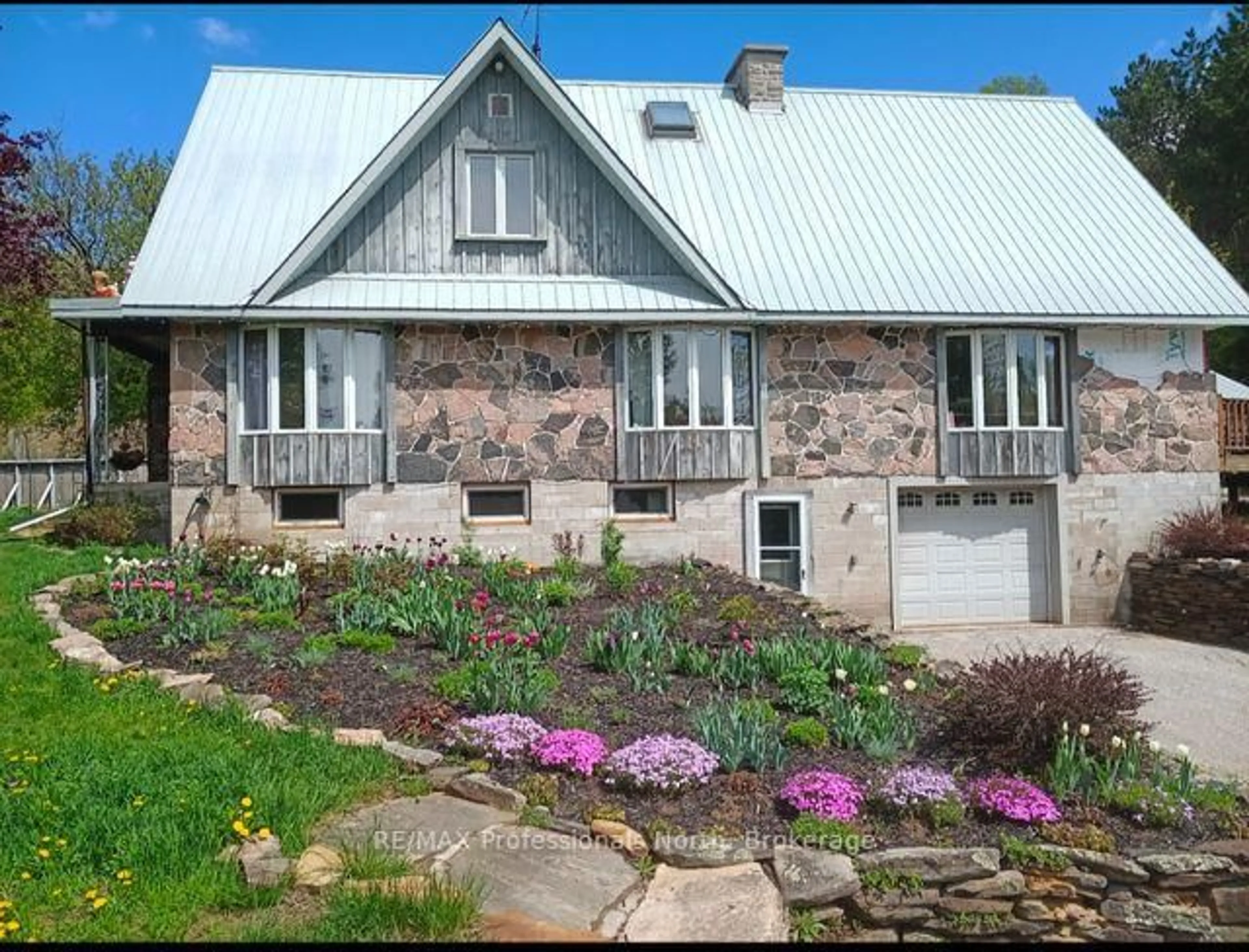 Home with brick exterior material, building for 2481 North Shore Rd, Algonquin Highlands Ontario K0M 1S0