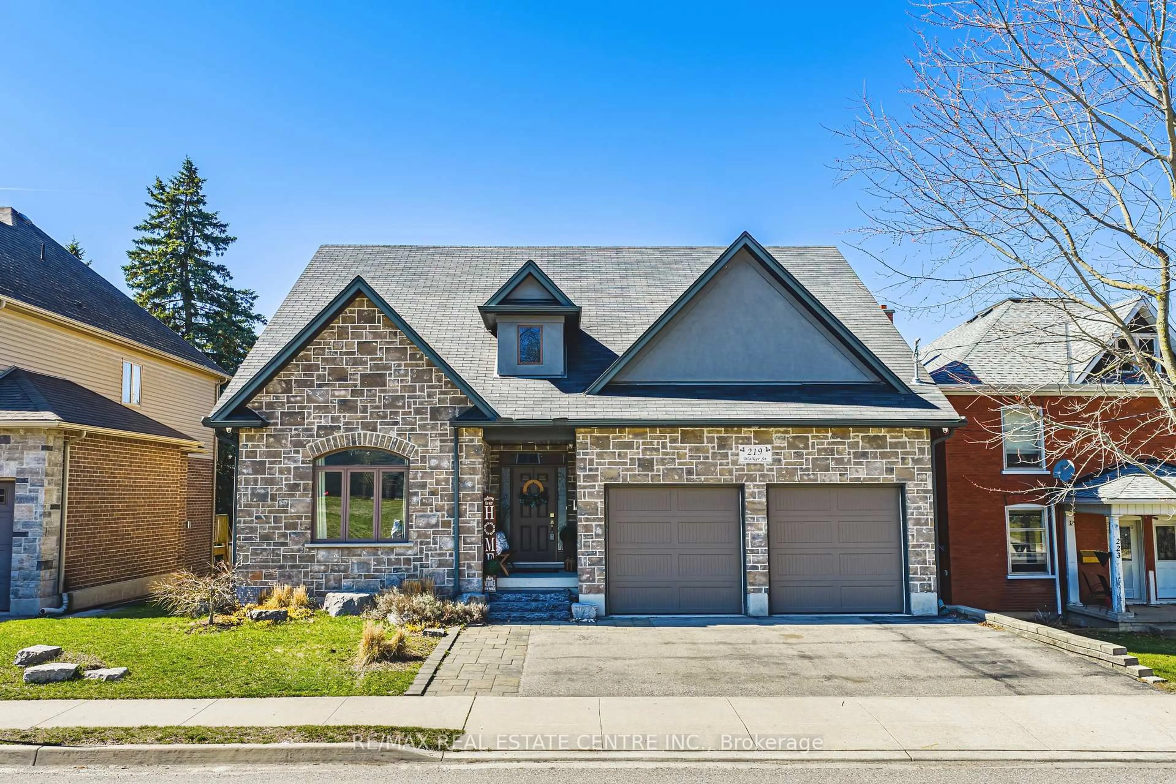 Home with brick exterior material, street for 219 Walker St, Cambridge Ontario N3C 2C4