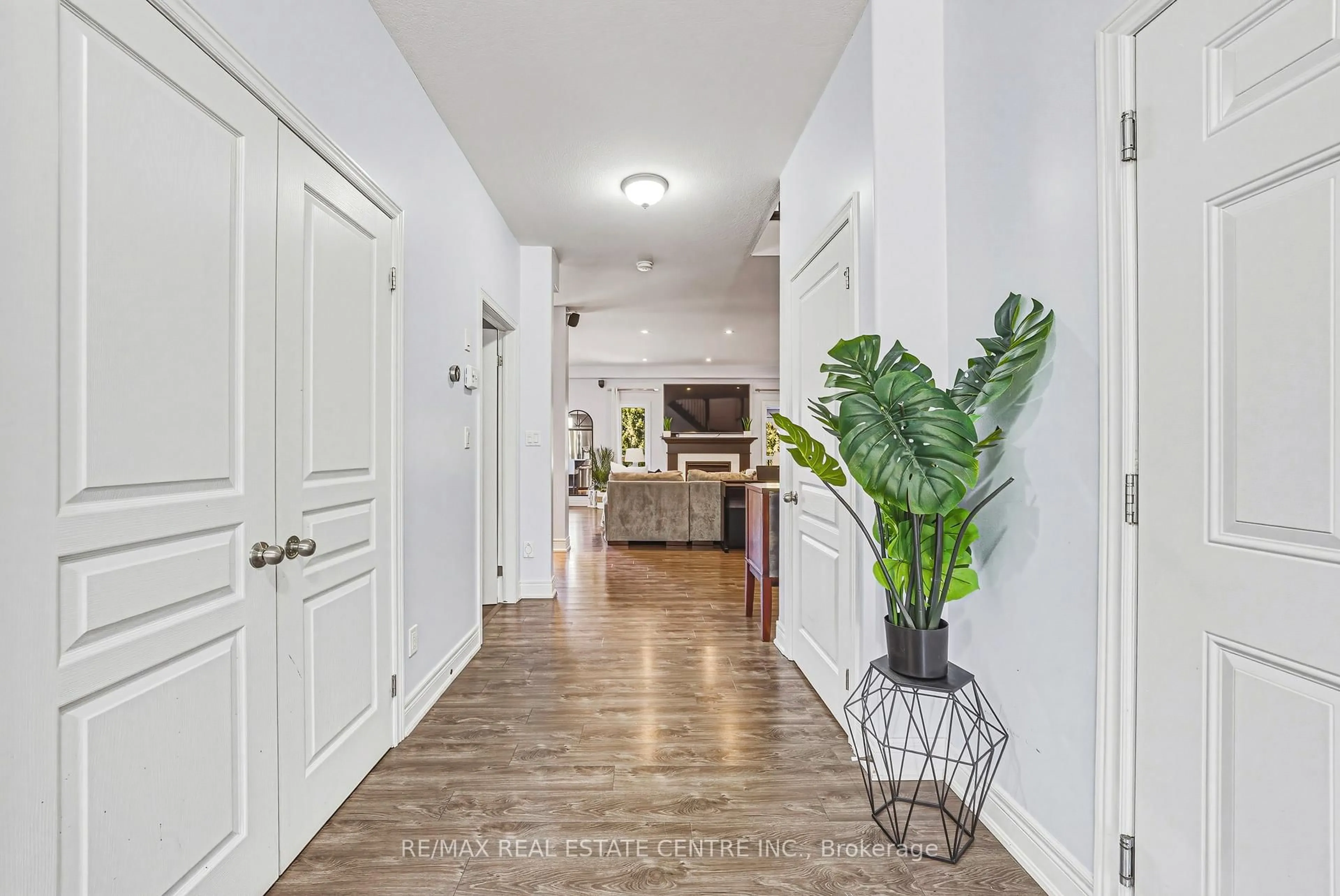 Indoor entryway for 219 Walker St, Cambridge Ontario N3C 2C4