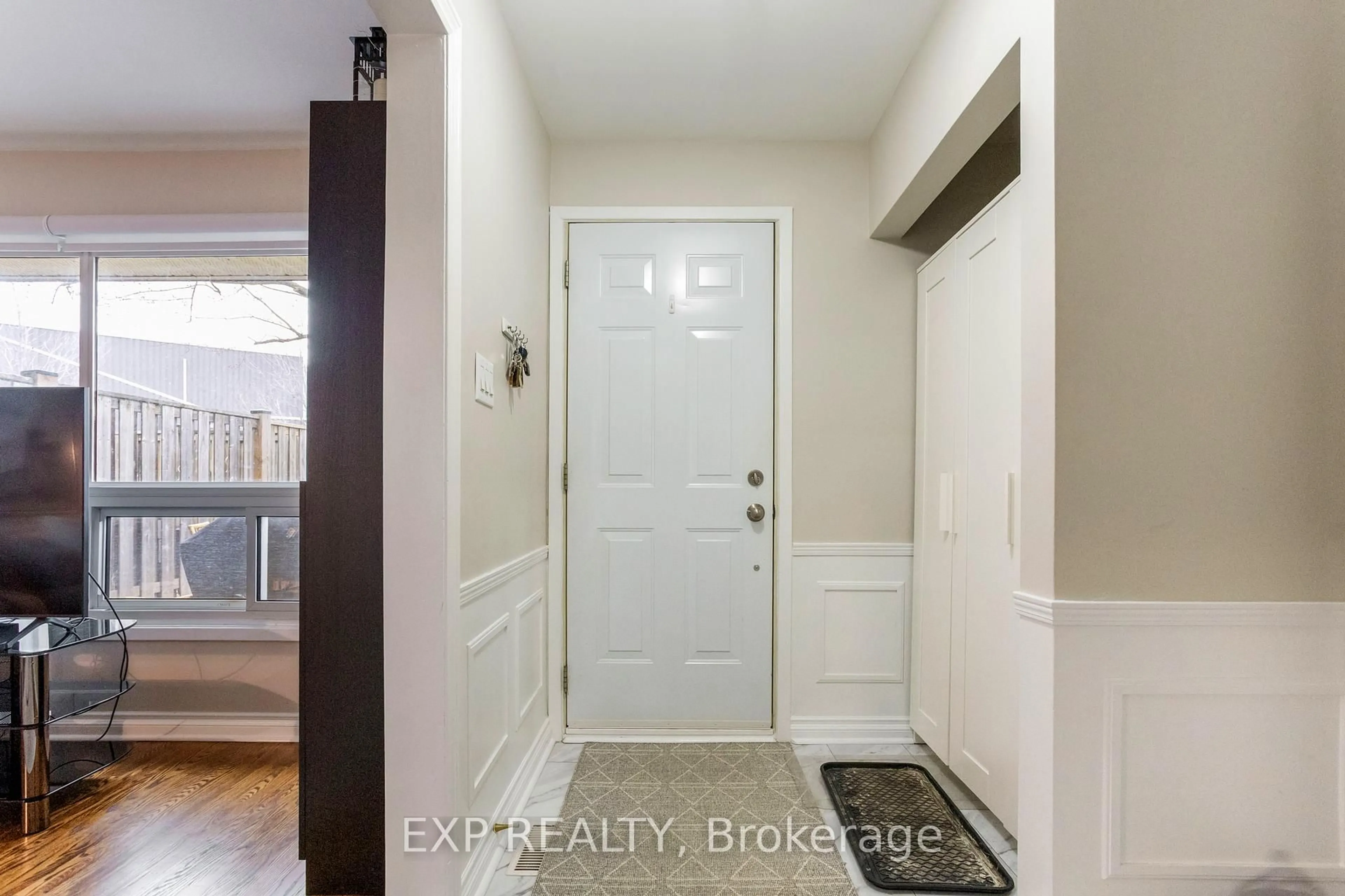Indoor entryway for 7 Viking Crt #406, Grimsby Ontario L3M 3T8