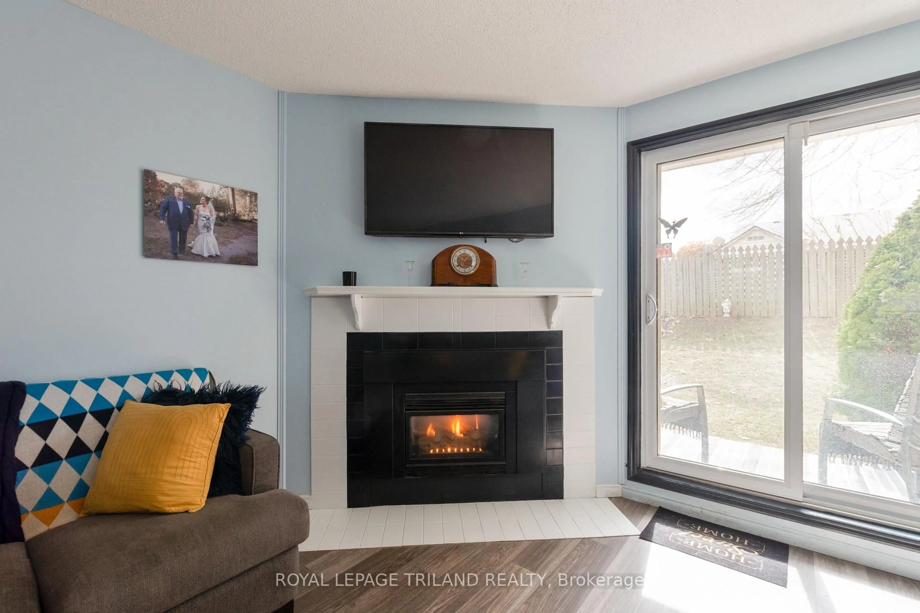 Living room with furniture, unknown for 440 Wellington St #119, St. Thomas Ontario N5R 5X5