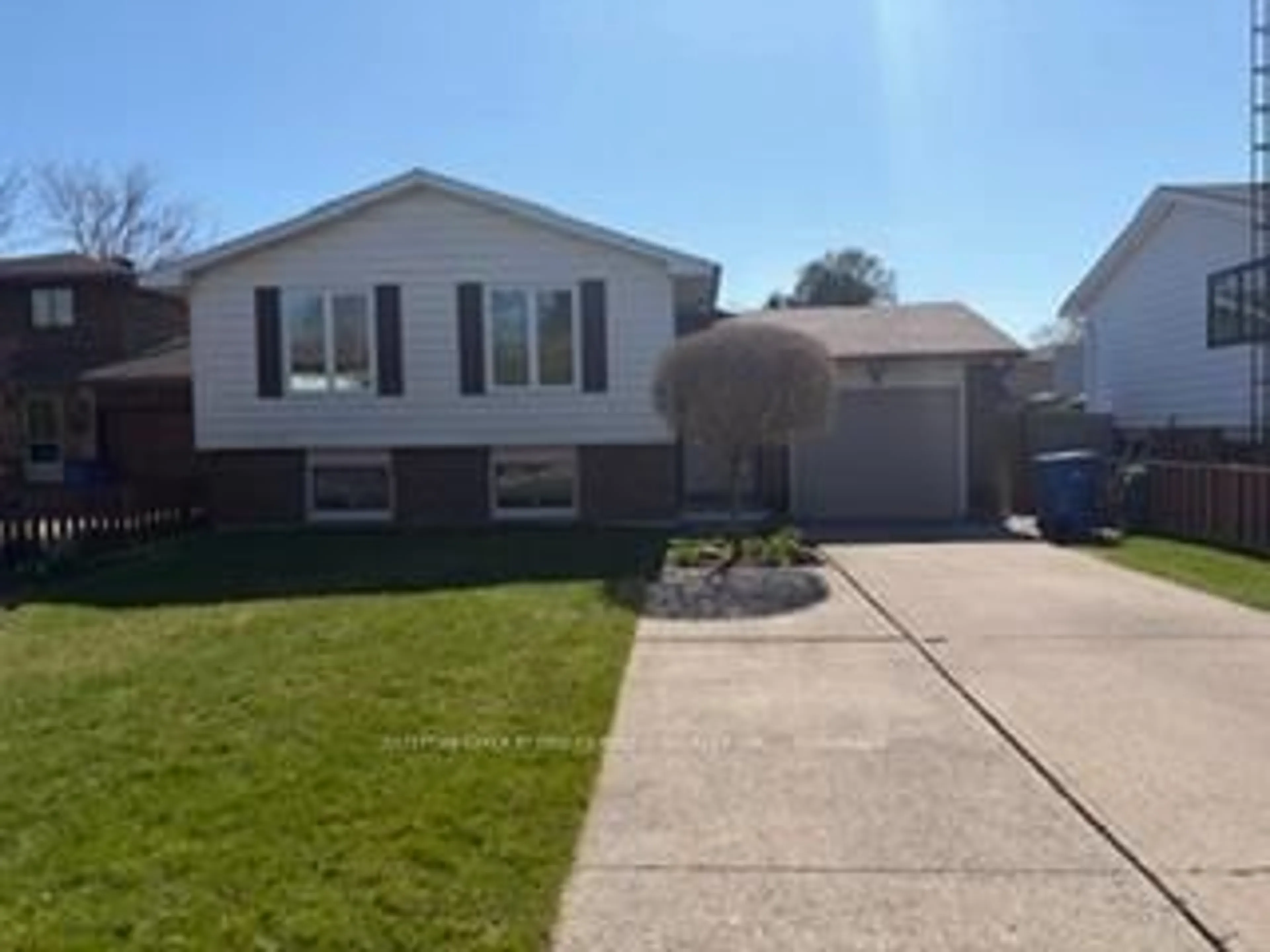 Home with vinyl exterior material, street for 9 Willowdale Pl, Chatham-Kent Ontario N7L 4N9