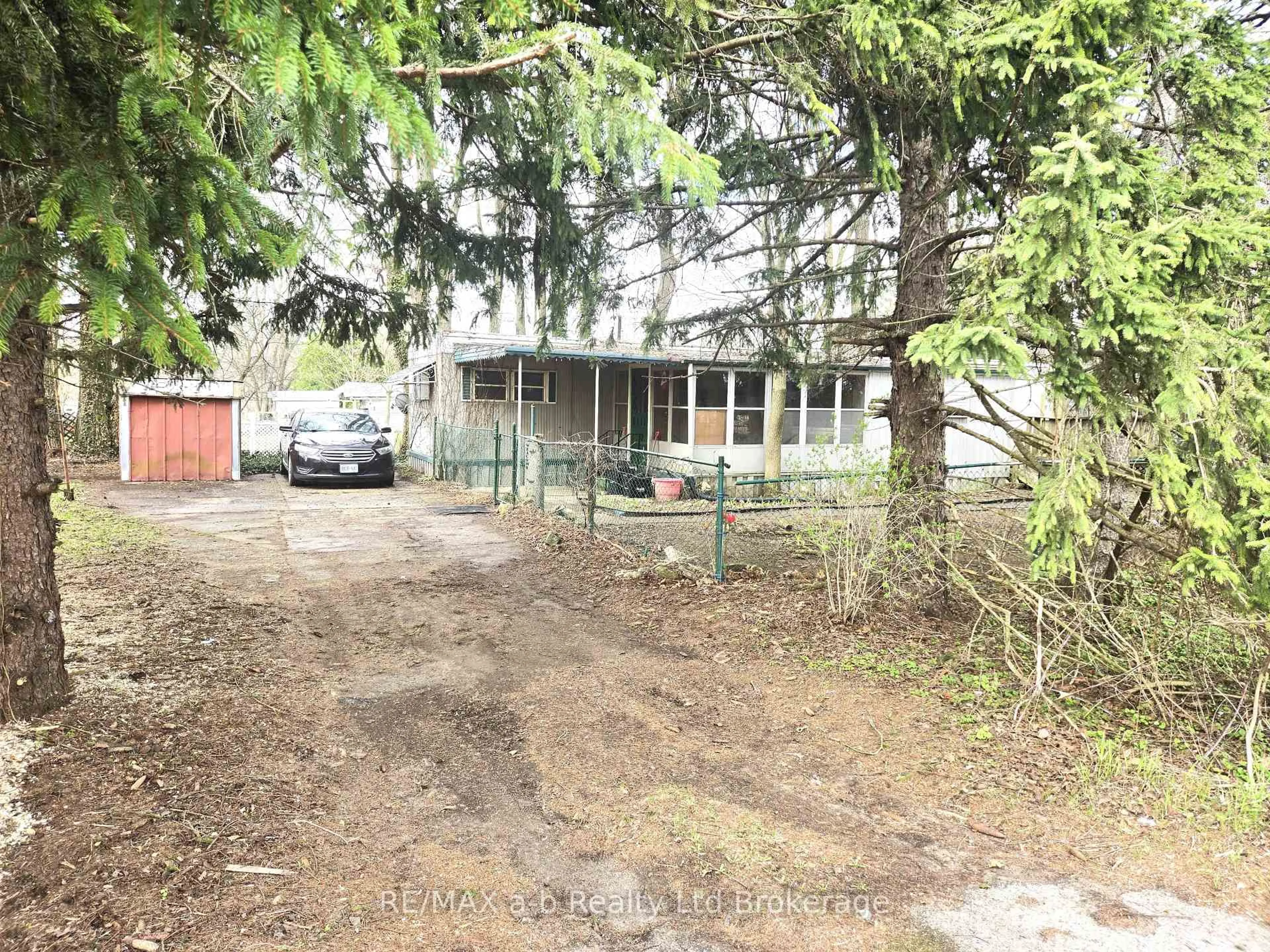 A pic from outside/outdoor area/front of a property/back of a property/a pic from drone, street for 1 First St, Norfolk Ontario N4B 2W6