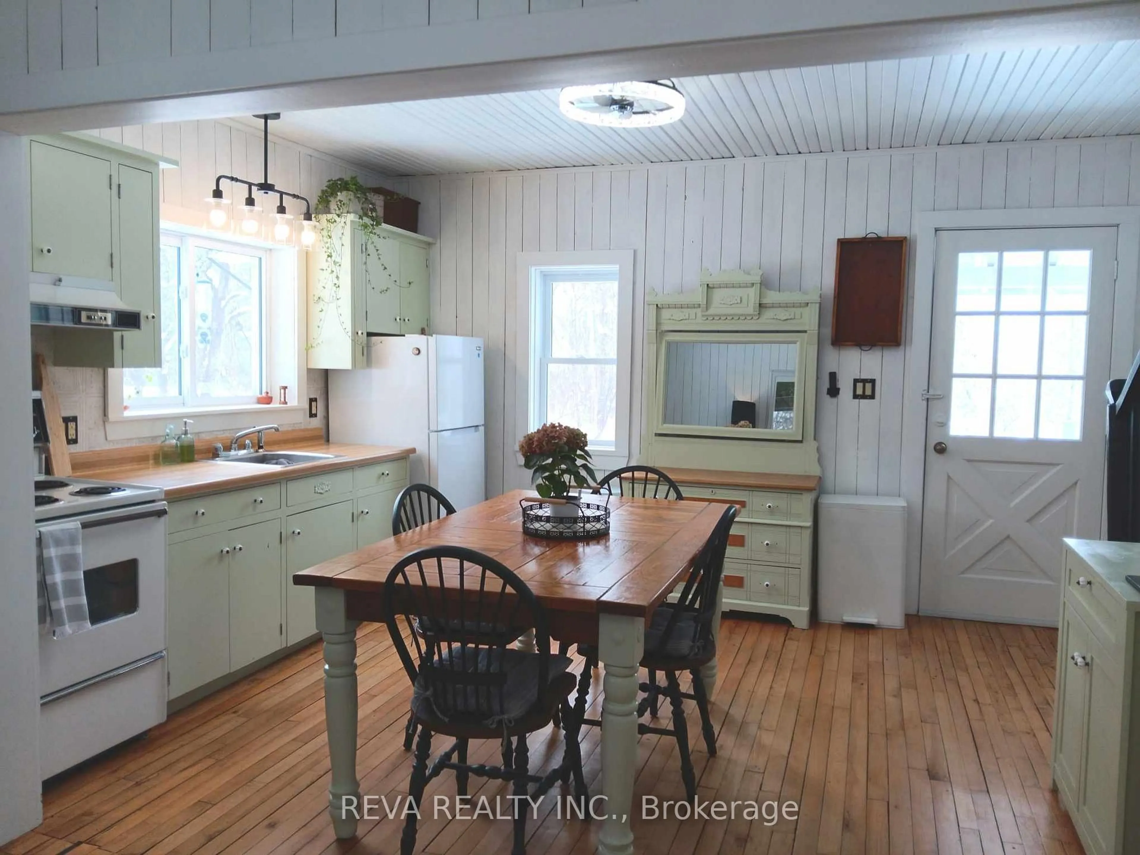 Open concept kitchen, unknown for 1476 Hillsview Rd, Maple Leaf Ontario K0L 2R0