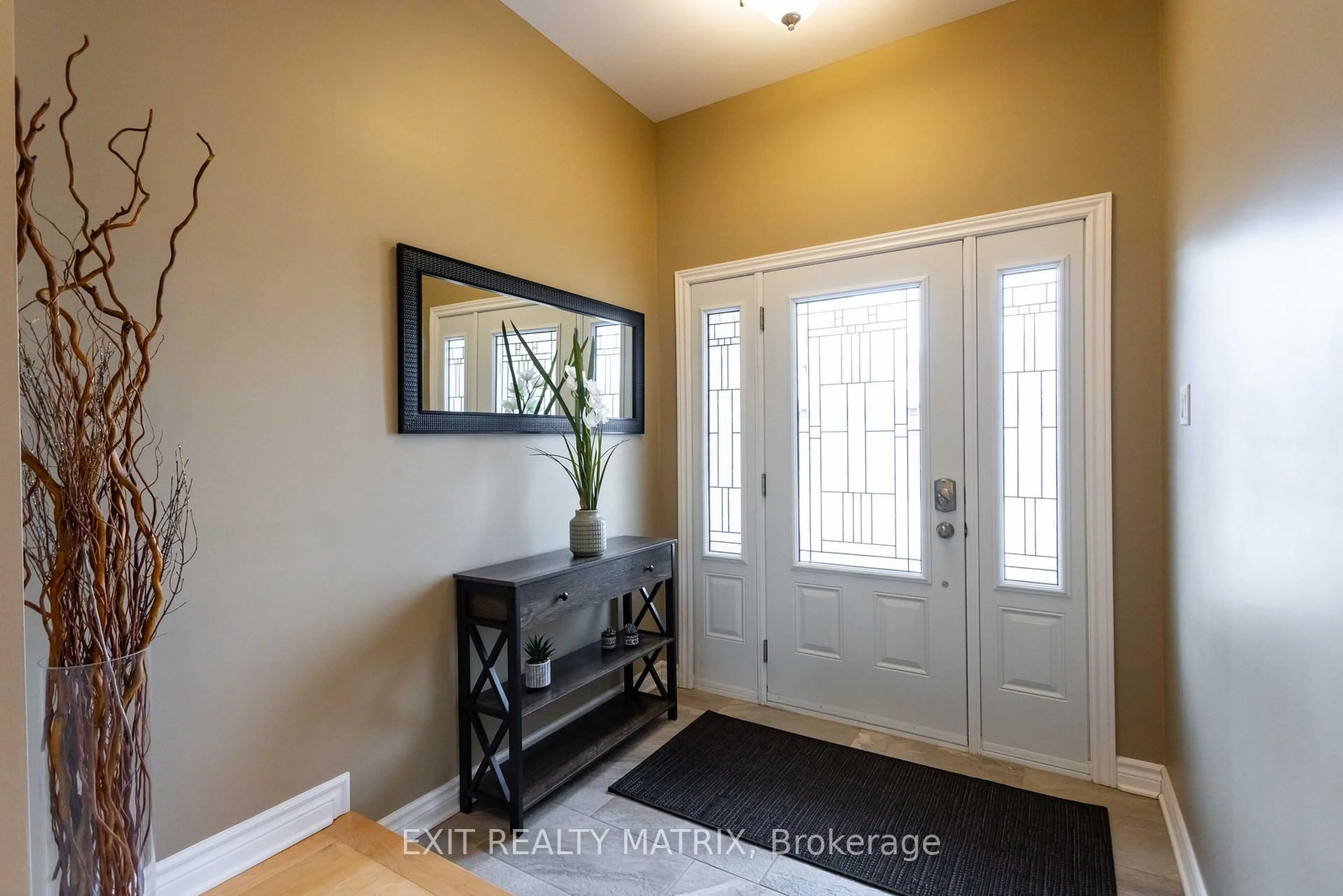 Indoor entryway for 484 Bruges St, Russell Ontario K0A 1W0