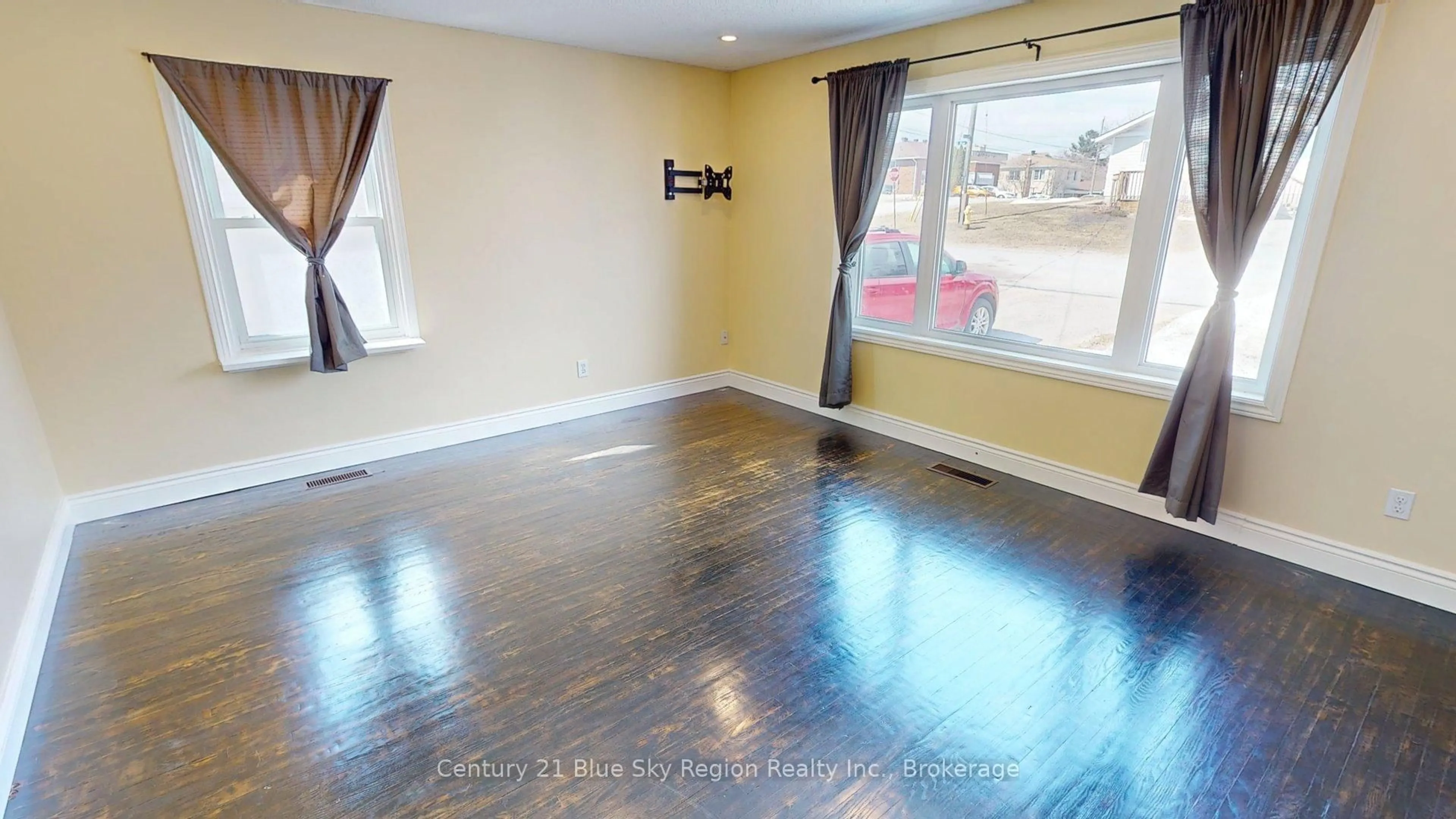 A pic of a room for 919 Eva St, North Bay Ontario P1B 6R3
