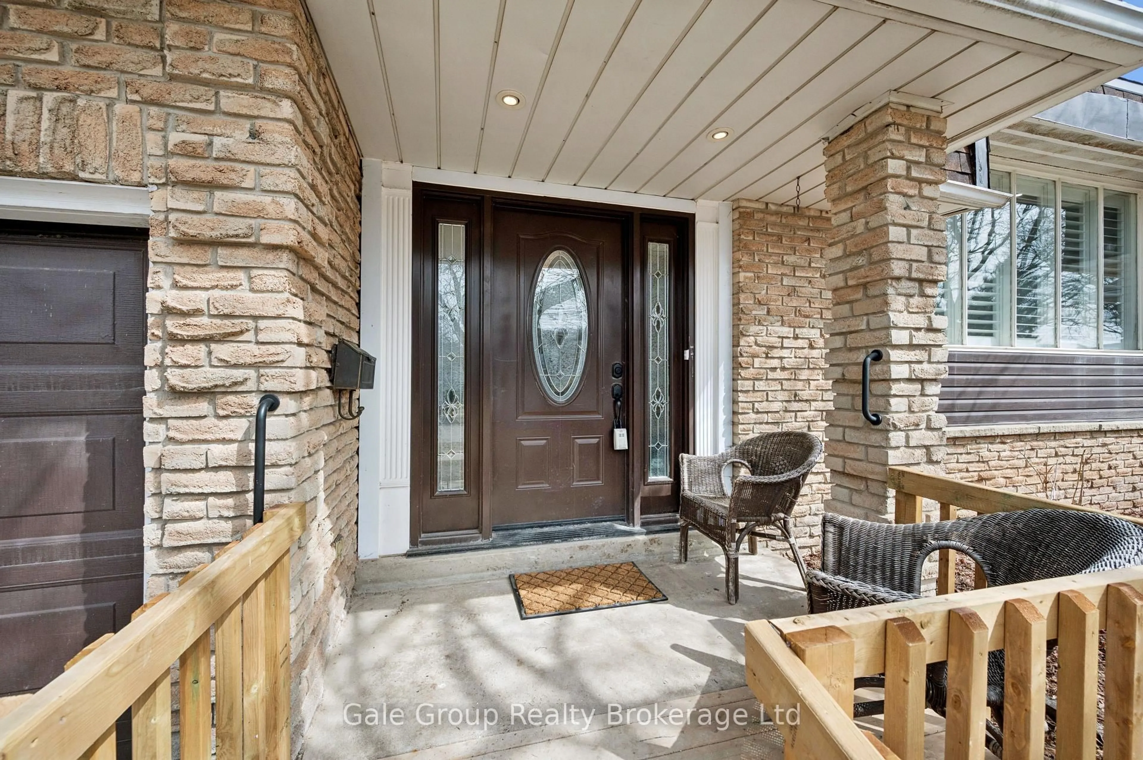 Indoor entryway for 165 Brookside Cres, Kitchener Ontario N2N 1G9