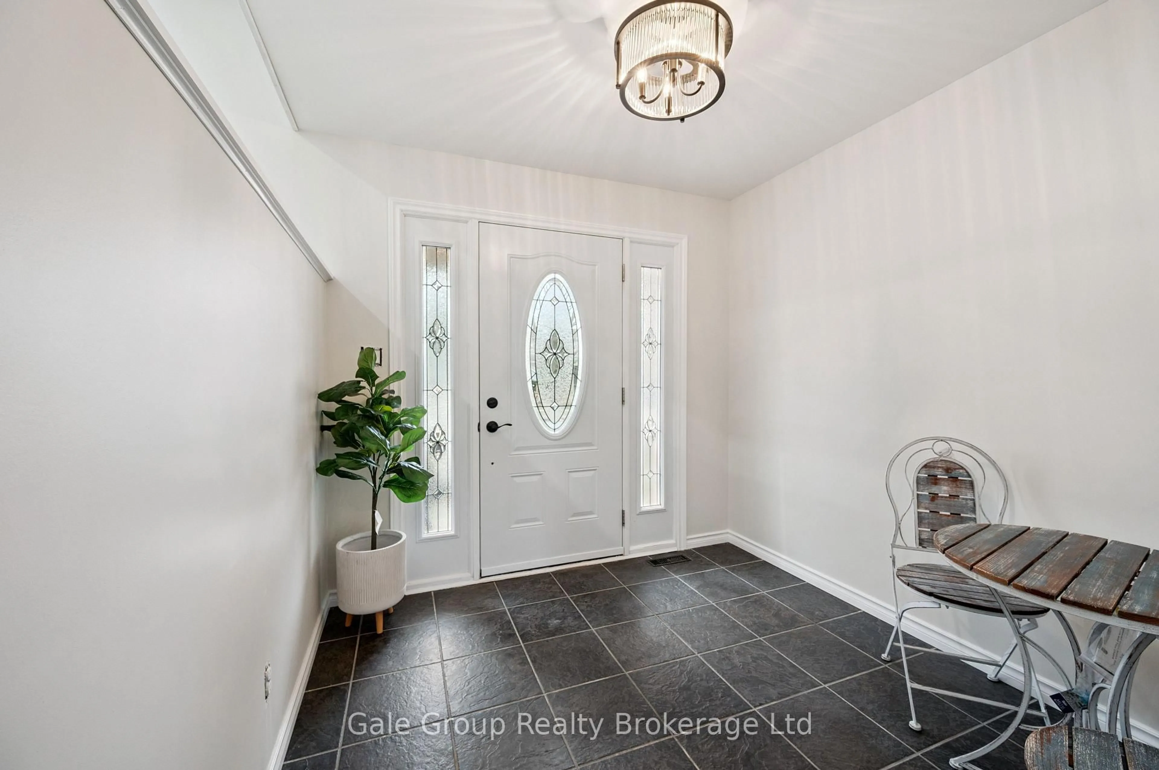 Indoor entryway for 165 Brookside Cres, Kitchener Ontario N2N 1G9
