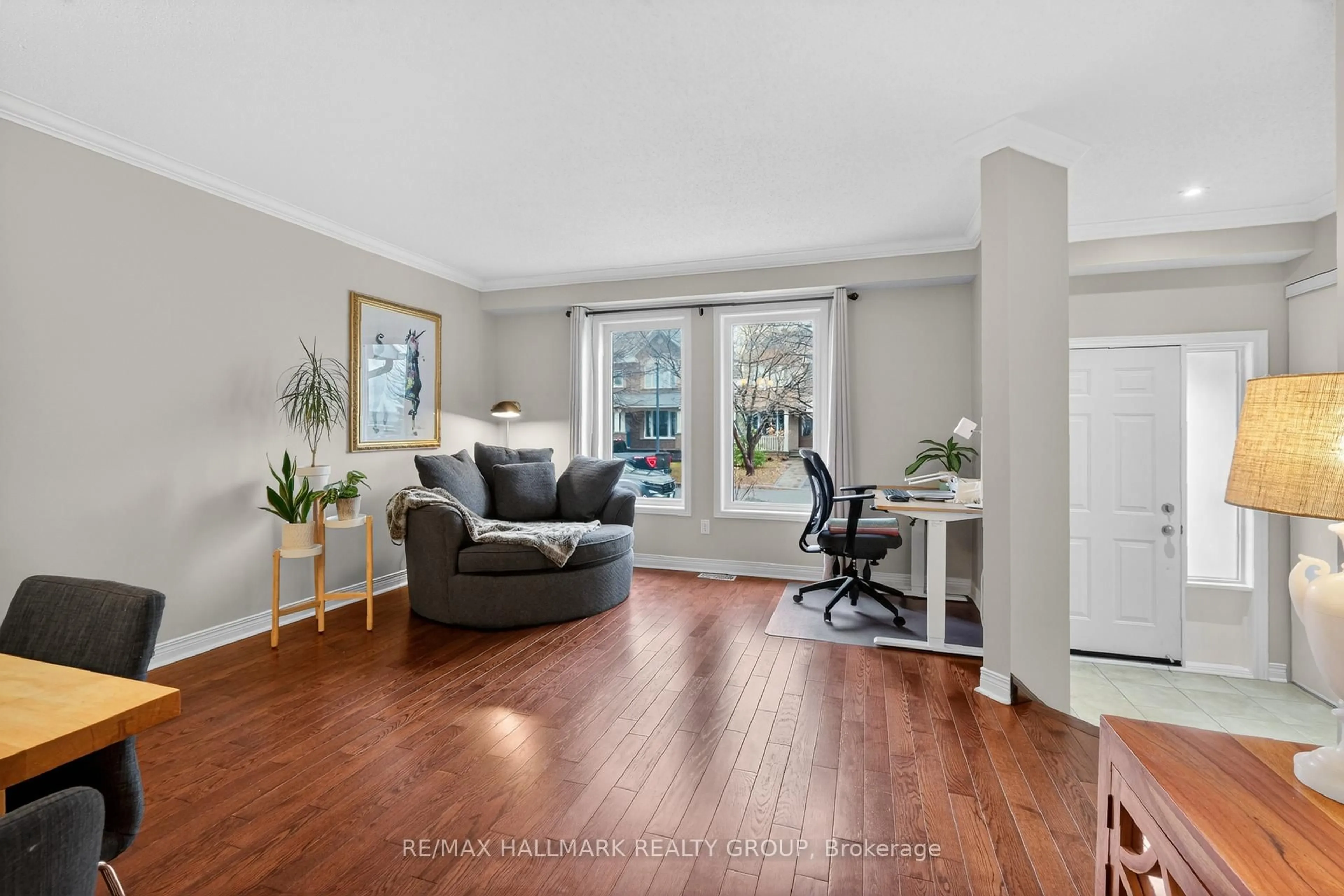 Living room with furniture, unknown for 2041 Cherington Cres, Ottawa Ontario K4A 4Z9