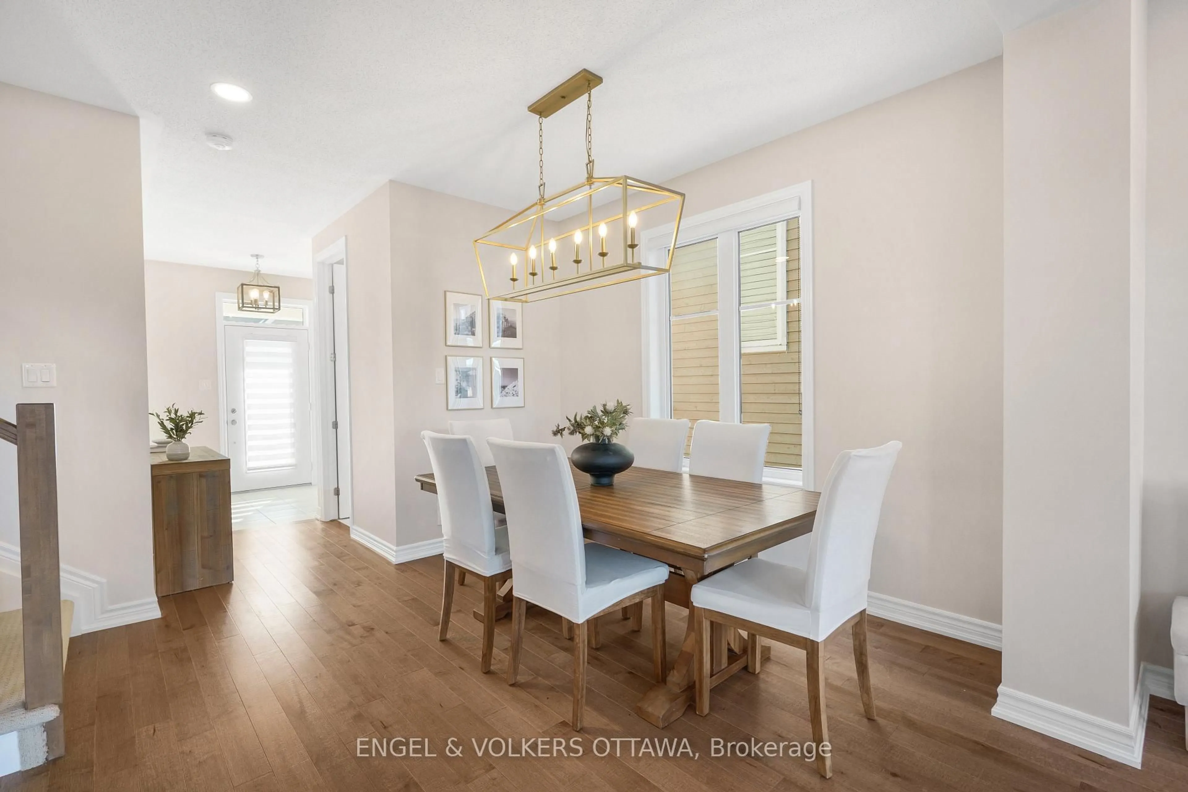 Dining room, wood/laminate floor for 272 Meynell Rd, Richmond Ontario K0A 2Z0