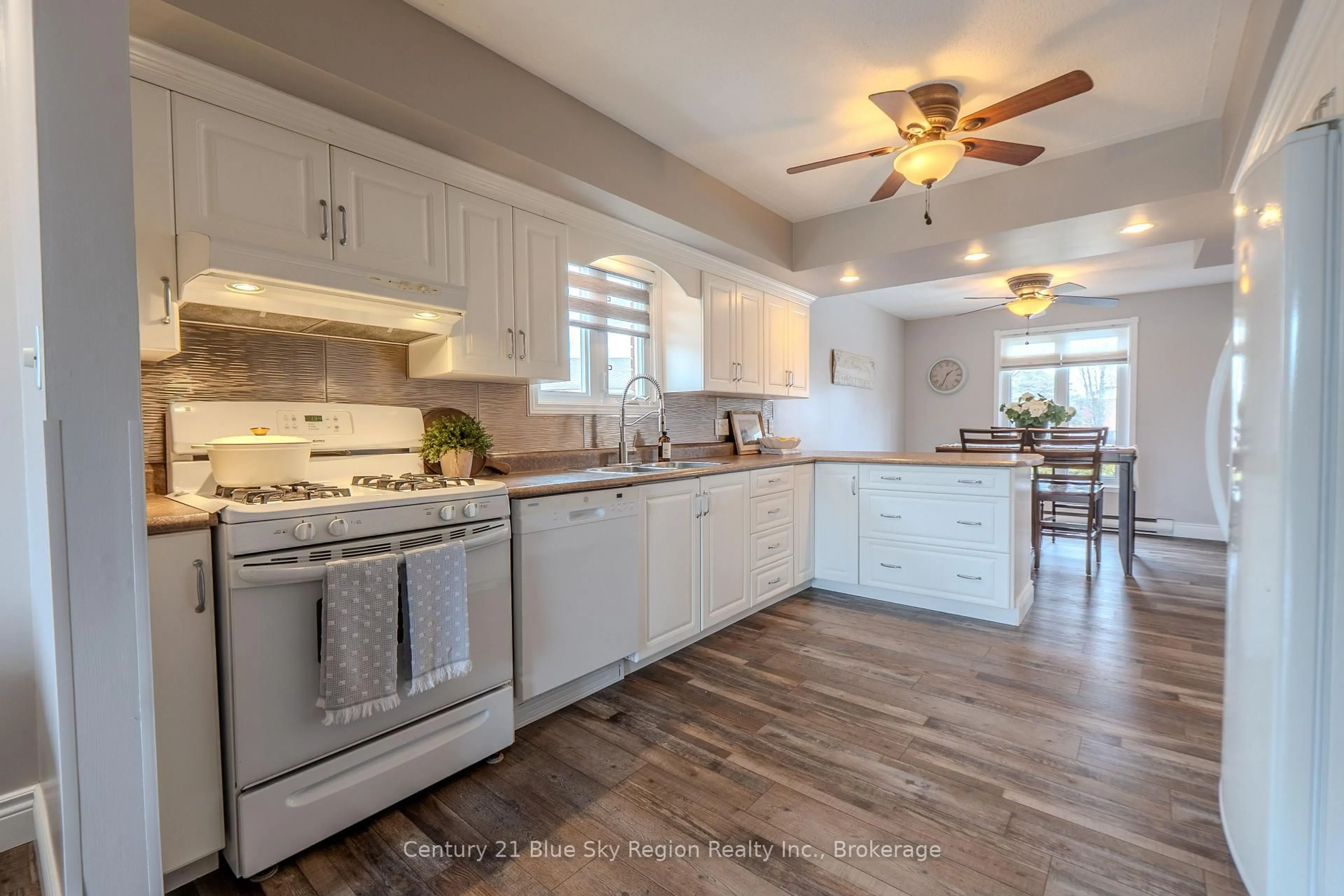 Open concept kitchen, unknown for 35 Chateau Terr, West Nipissing Ontario P2B 1X6