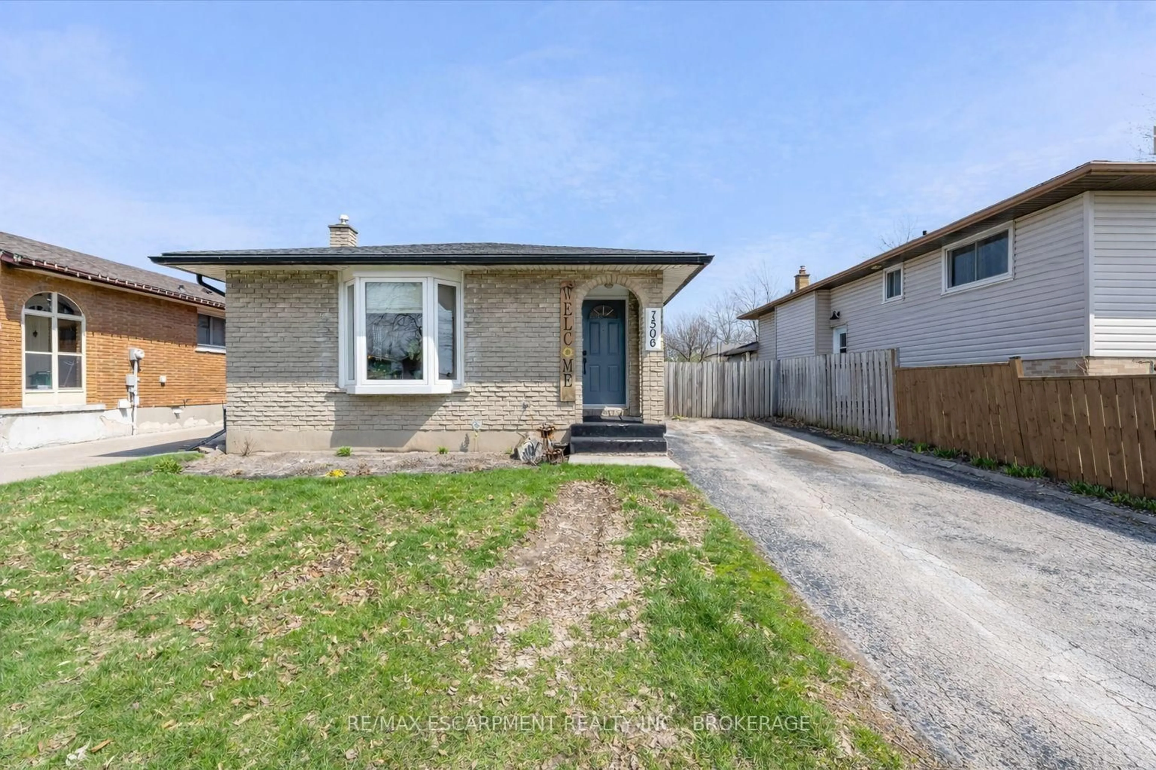 Unknown for 7506 Jubilee Dr, Niagara Falls Ontario L2G 7J5