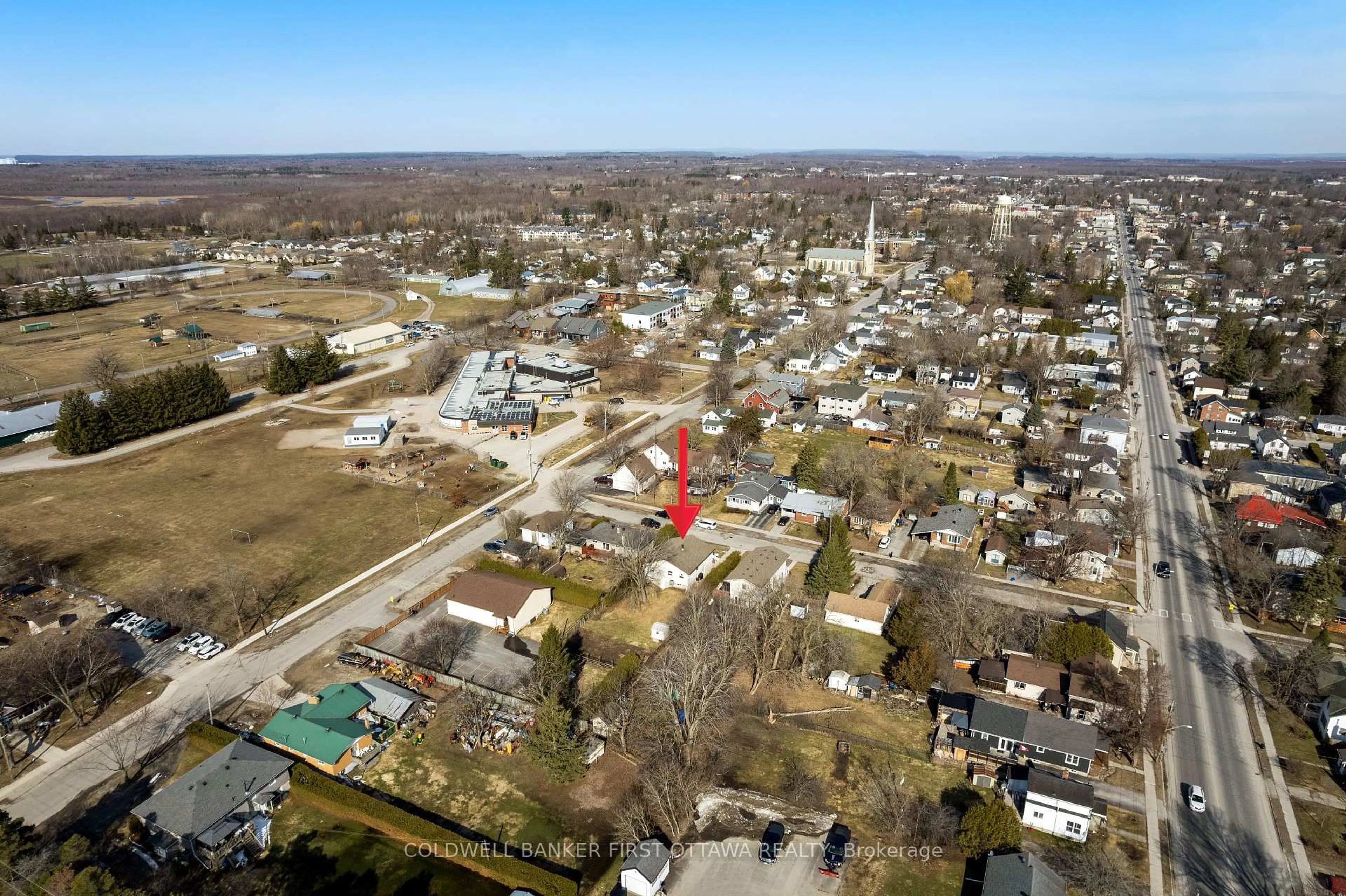 A pic from outside/outdoor area/front of a property/back of a property/a pic from drone, street for 50 Robinson St, Perth Ontario K7H 2E8