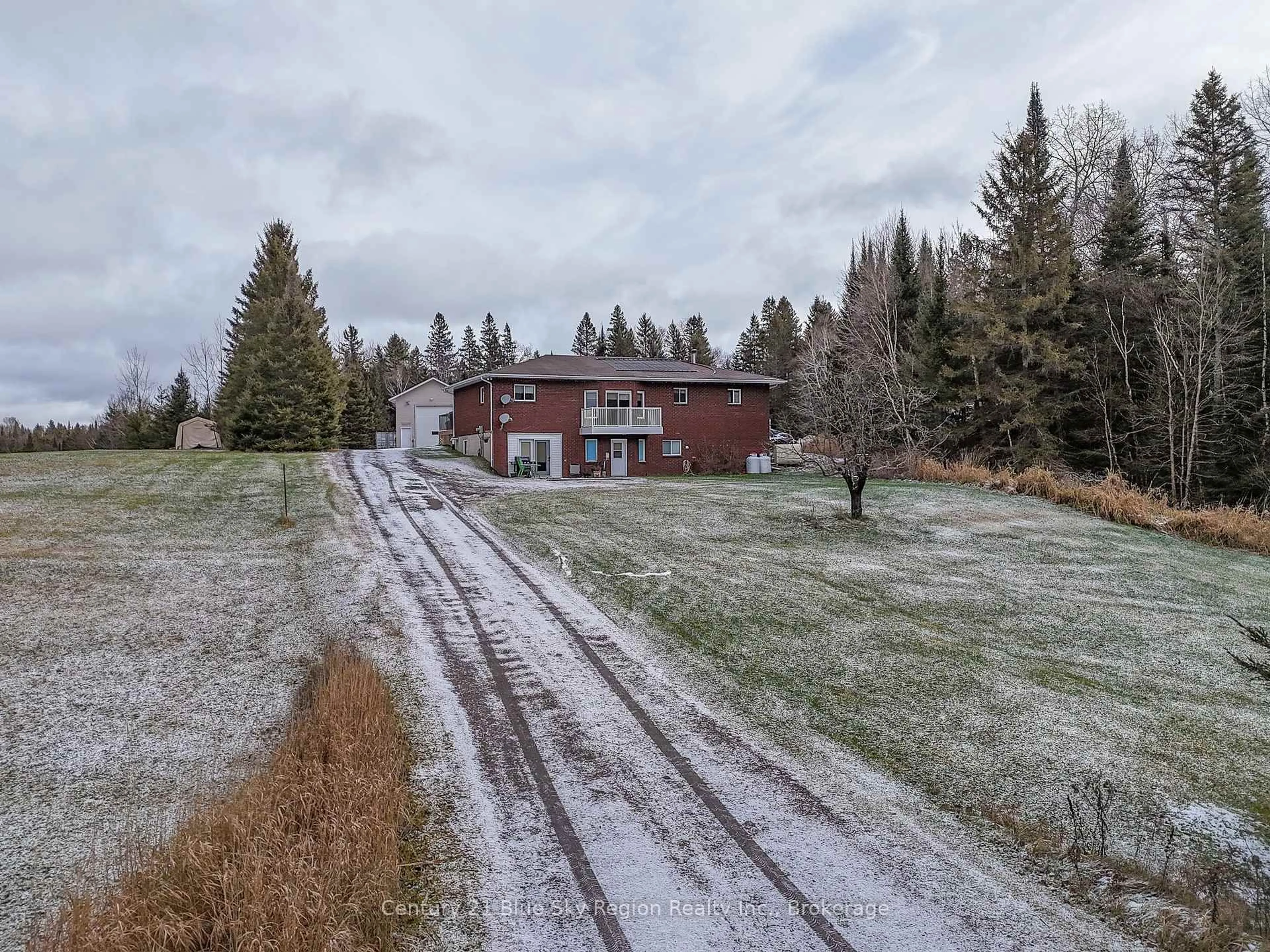 A pic from outside/outdoor area/front of a property/back of a property/a pic from drone, mountain view for 592 GENESEE LAKE Rd, Powassan Ontario P0H 1Z0