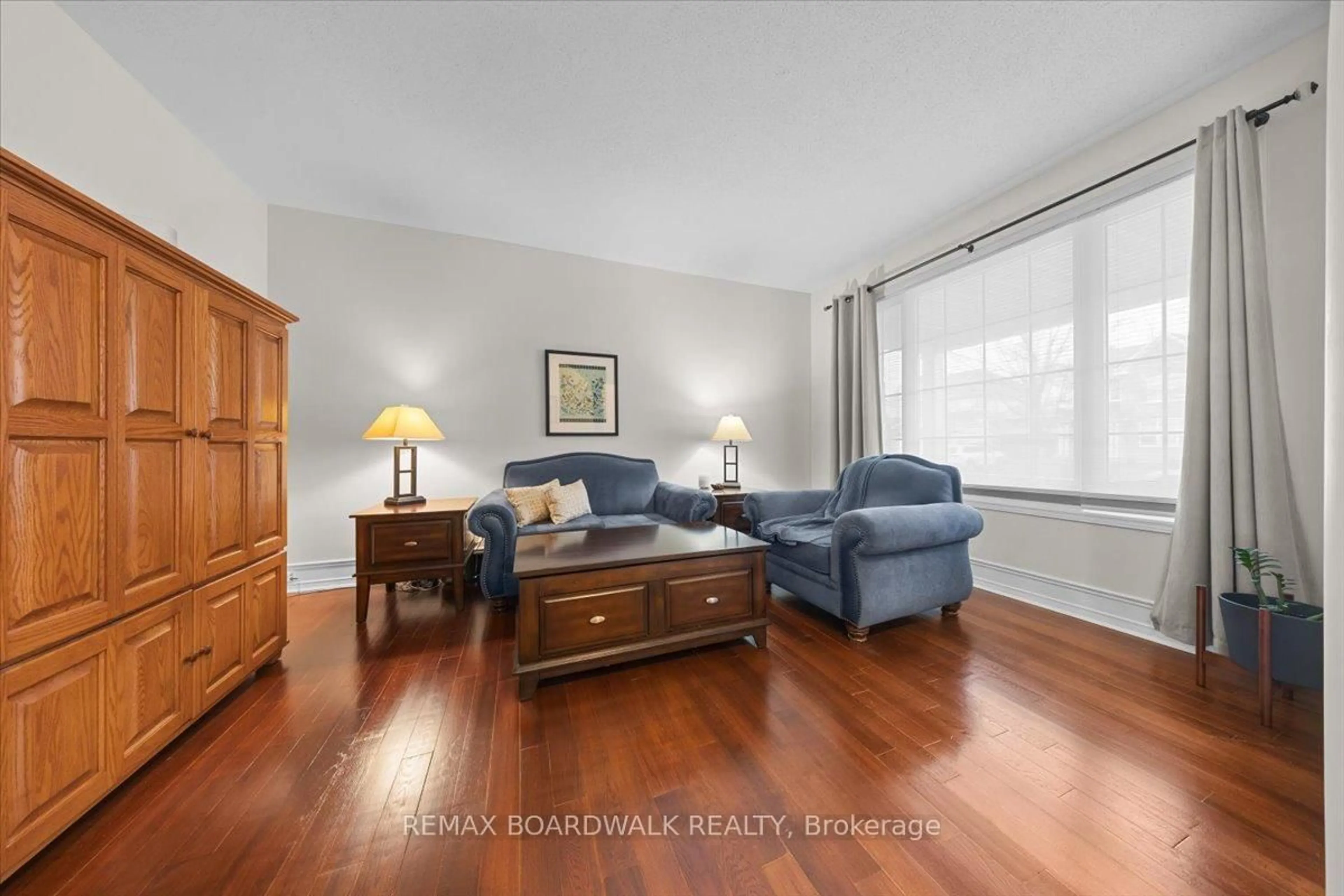 Living room with furniture, wood/laminate floor for 131 Chancery Cres, Ottawa Ontario K4A 4N4