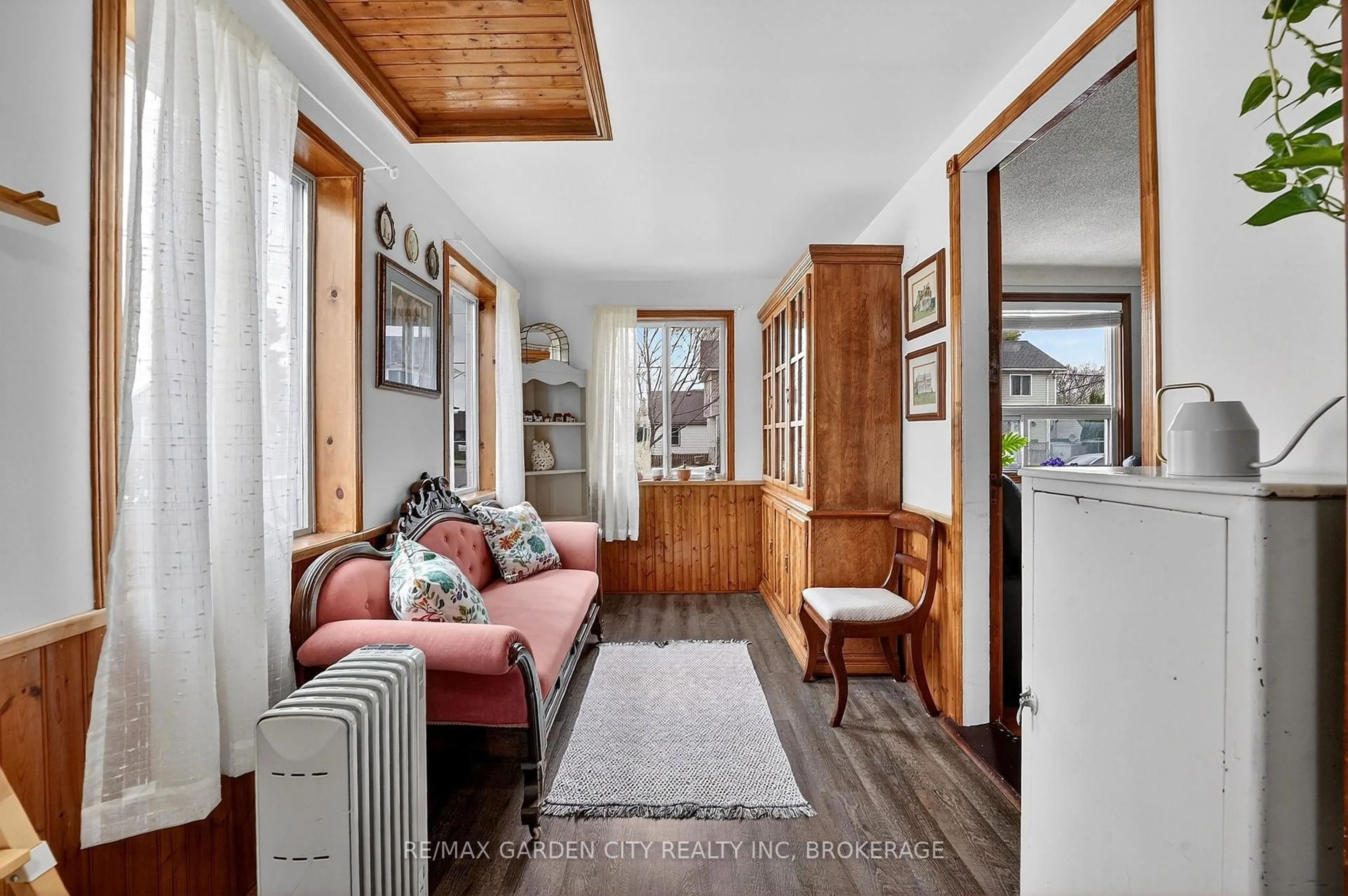 Unknown for 56 Margery Ave, St. Catharines Ontario L2R 6J8