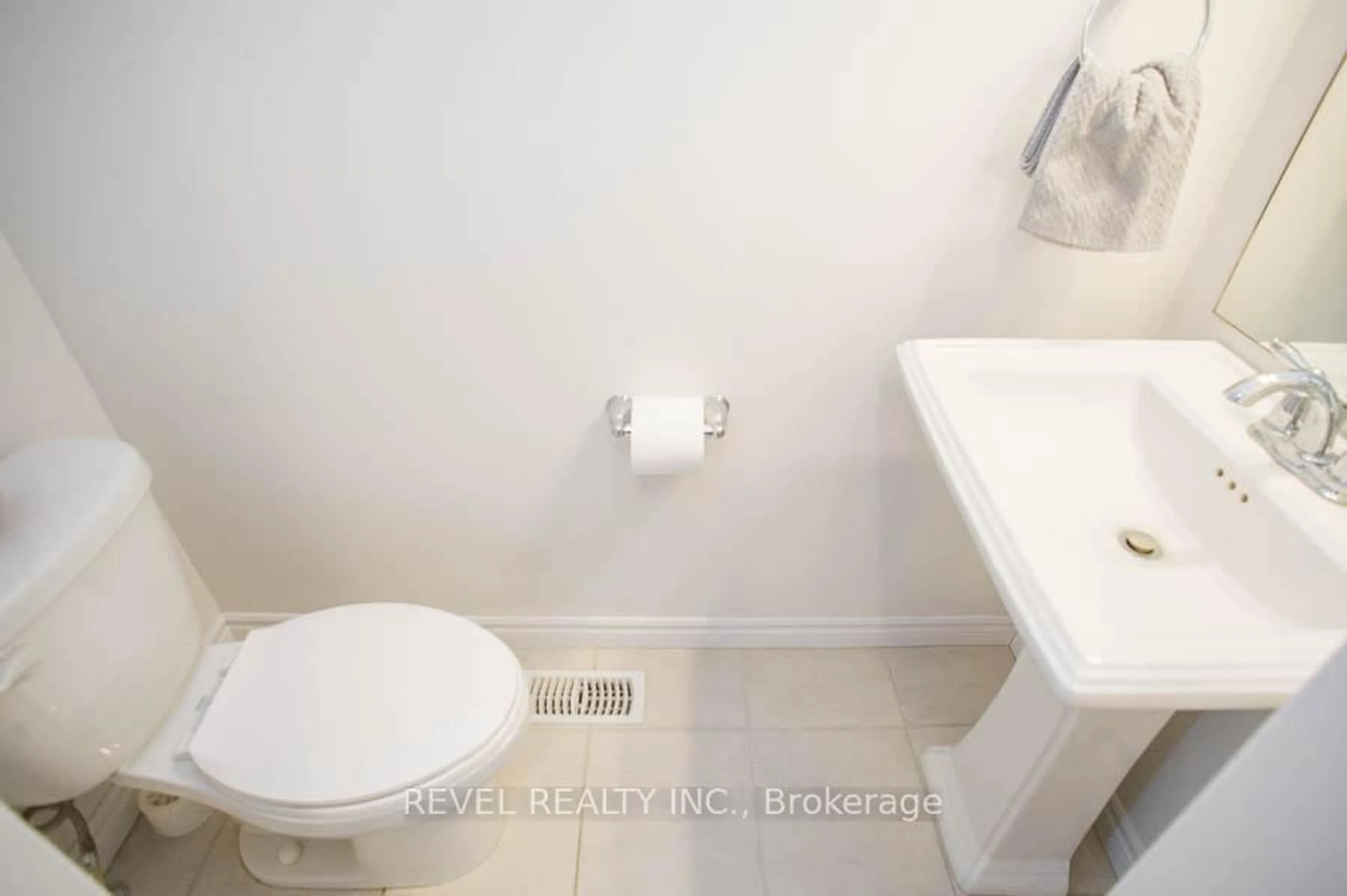 Standard bathroom, unknown for 1 Tom Brown Dr #7, Brant Ontario N3L 0H8