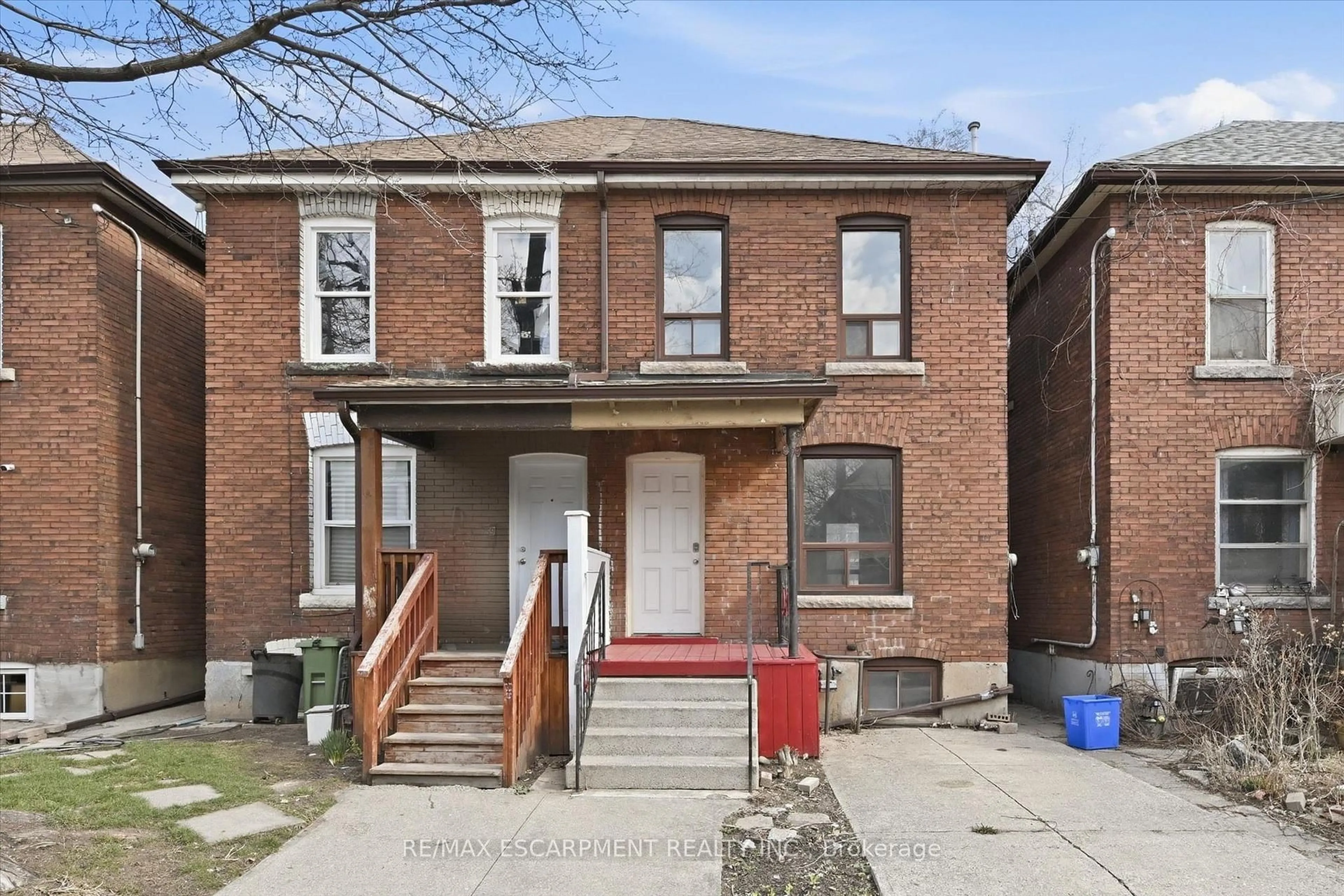 Home with brick exterior material, street for 761 Cannon St, Hamilton Ontario L8L 2H1
