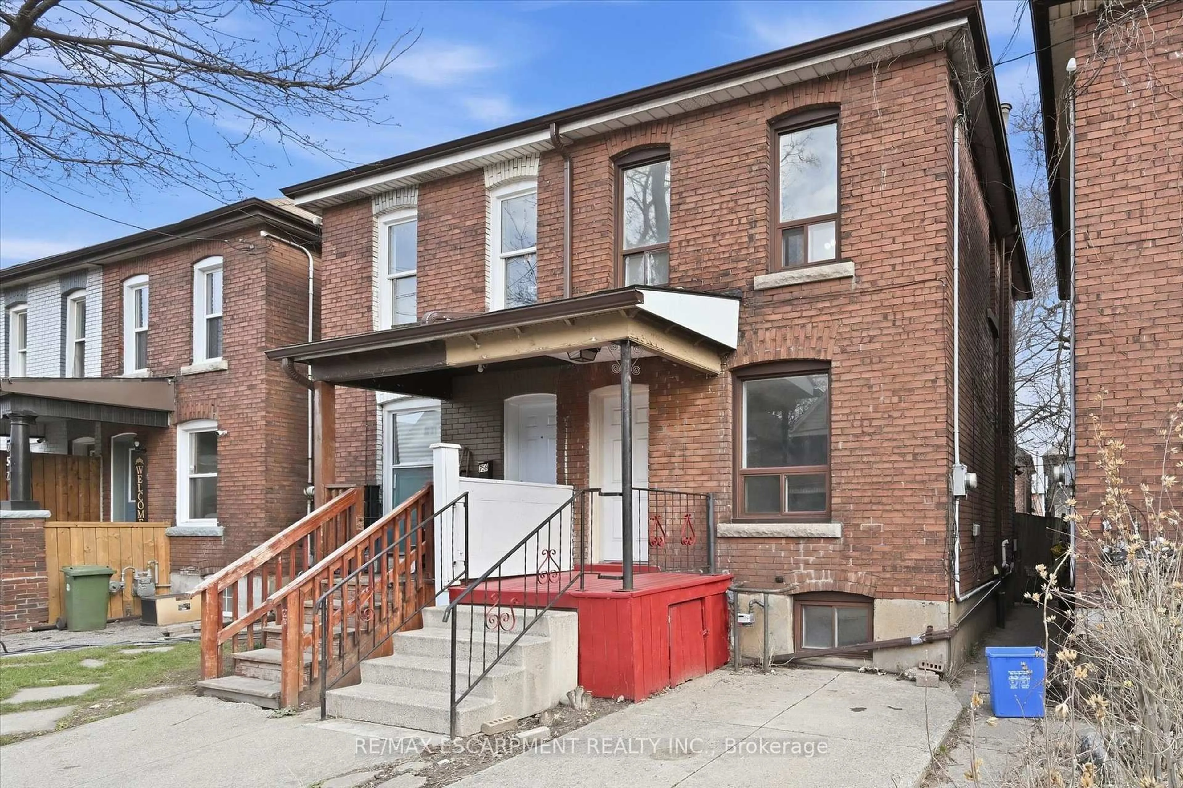 Home with brick exterior material, street for 761 Cannon St, Hamilton Ontario L8L 2H1