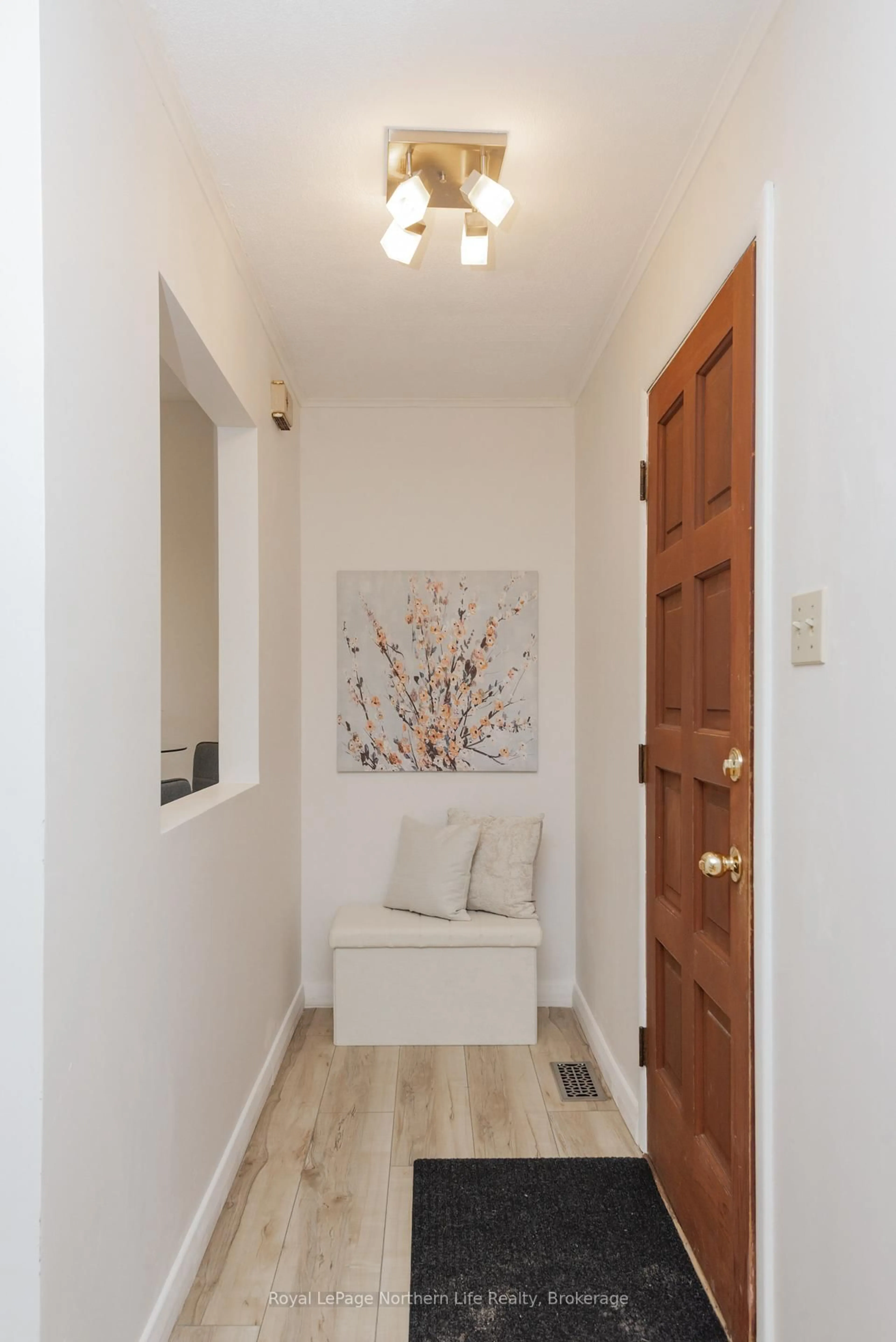 Indoor entryway for 889 Phillip St, North Bay Ontario P1B 3V6