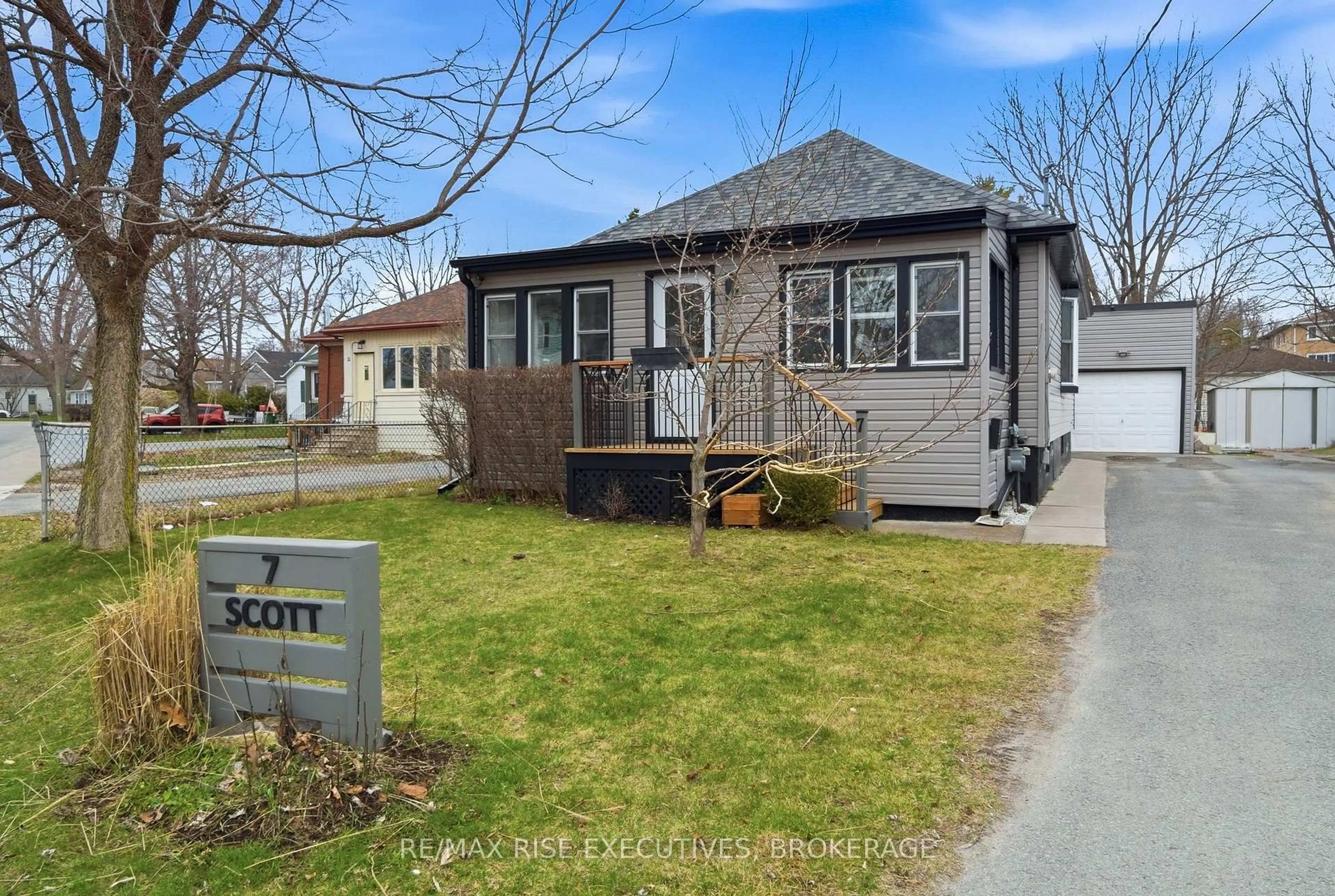 Unknown for 7 Scott St, Kingston Ontario K7L 1L3