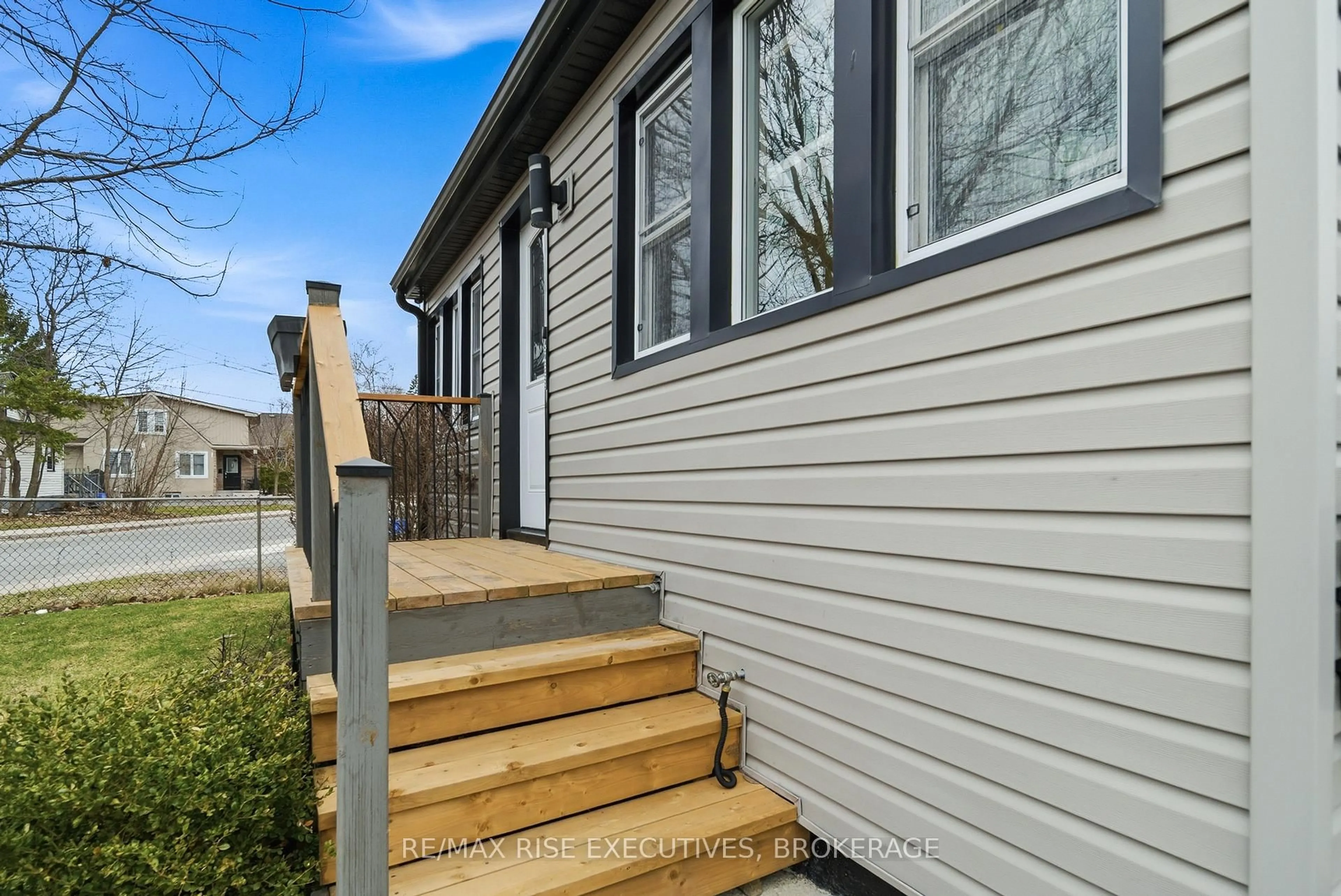 Home with vinyl exterior material, street for 7 Scott St, Kingston Ontario K7L 1L3