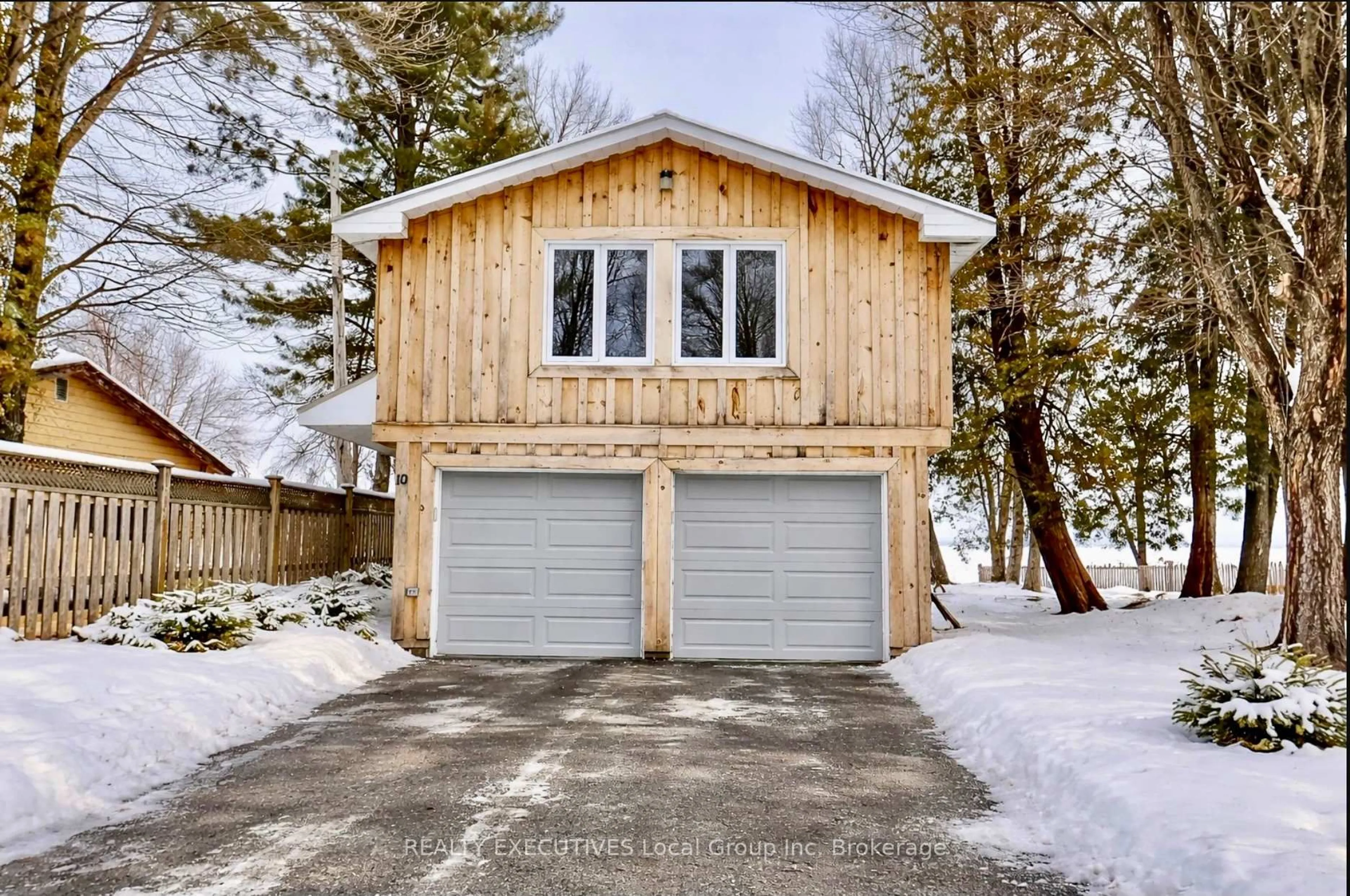 Indoor garage for 10 Mowat Cres, North Bay Ontario P1A 1R5