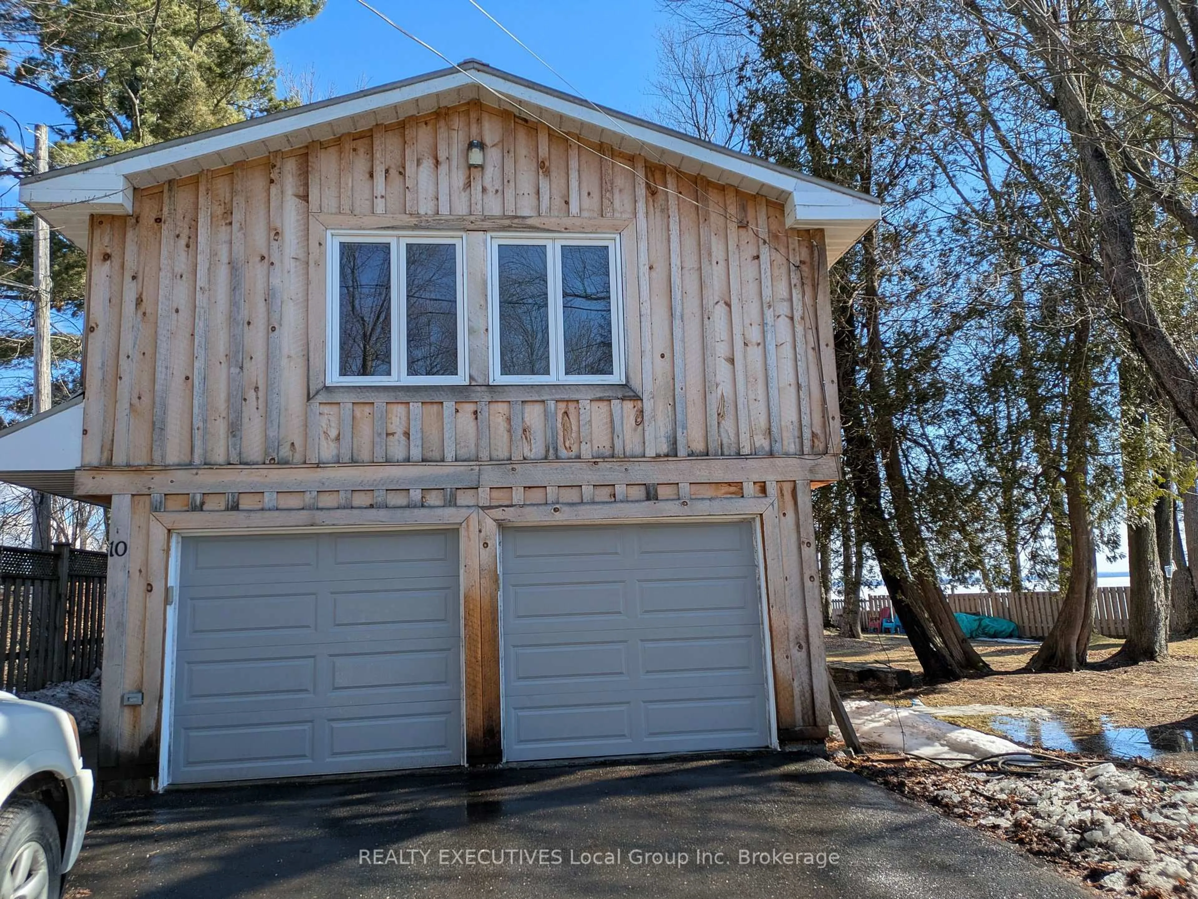 Indoor garage for 10 Mowat Cres, North Bay Ontario P1A 1R5