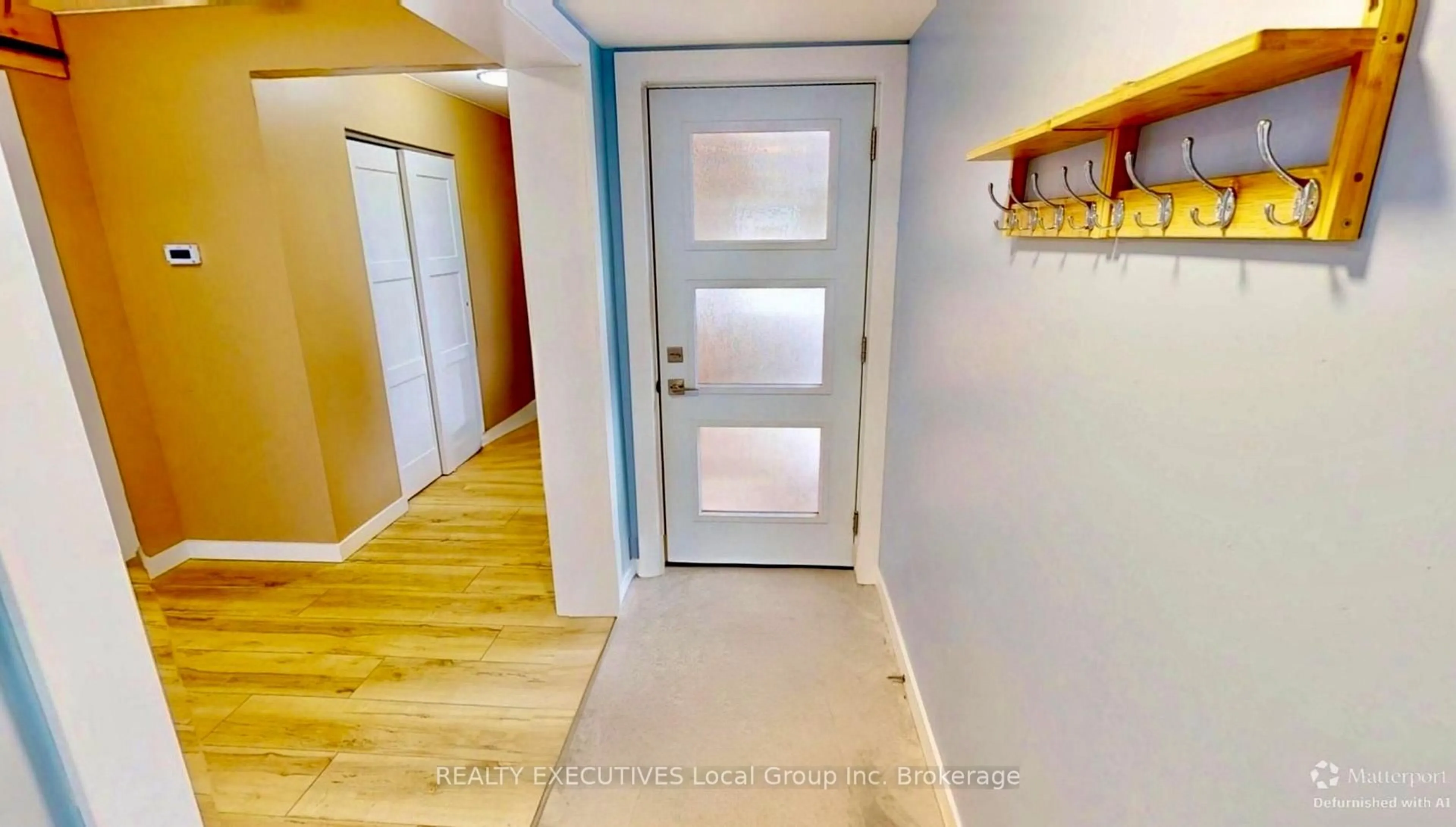 Indoor entryway for 10 Mowat Cres, North Bay Ontario P1A 1R5