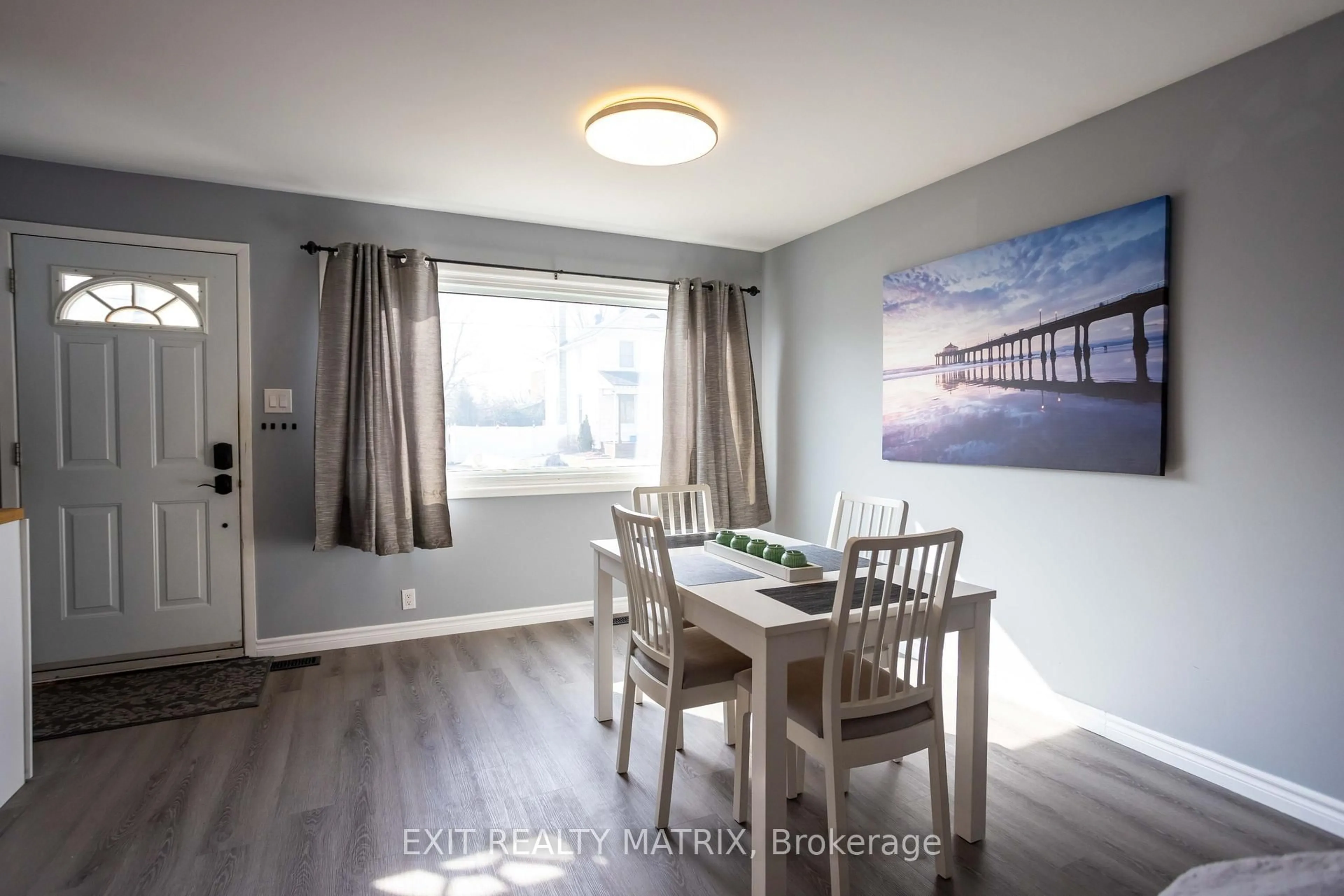 Dining room, wood/laminate floor for 474 Queen St, North Dundas Ontario K0C 2K0