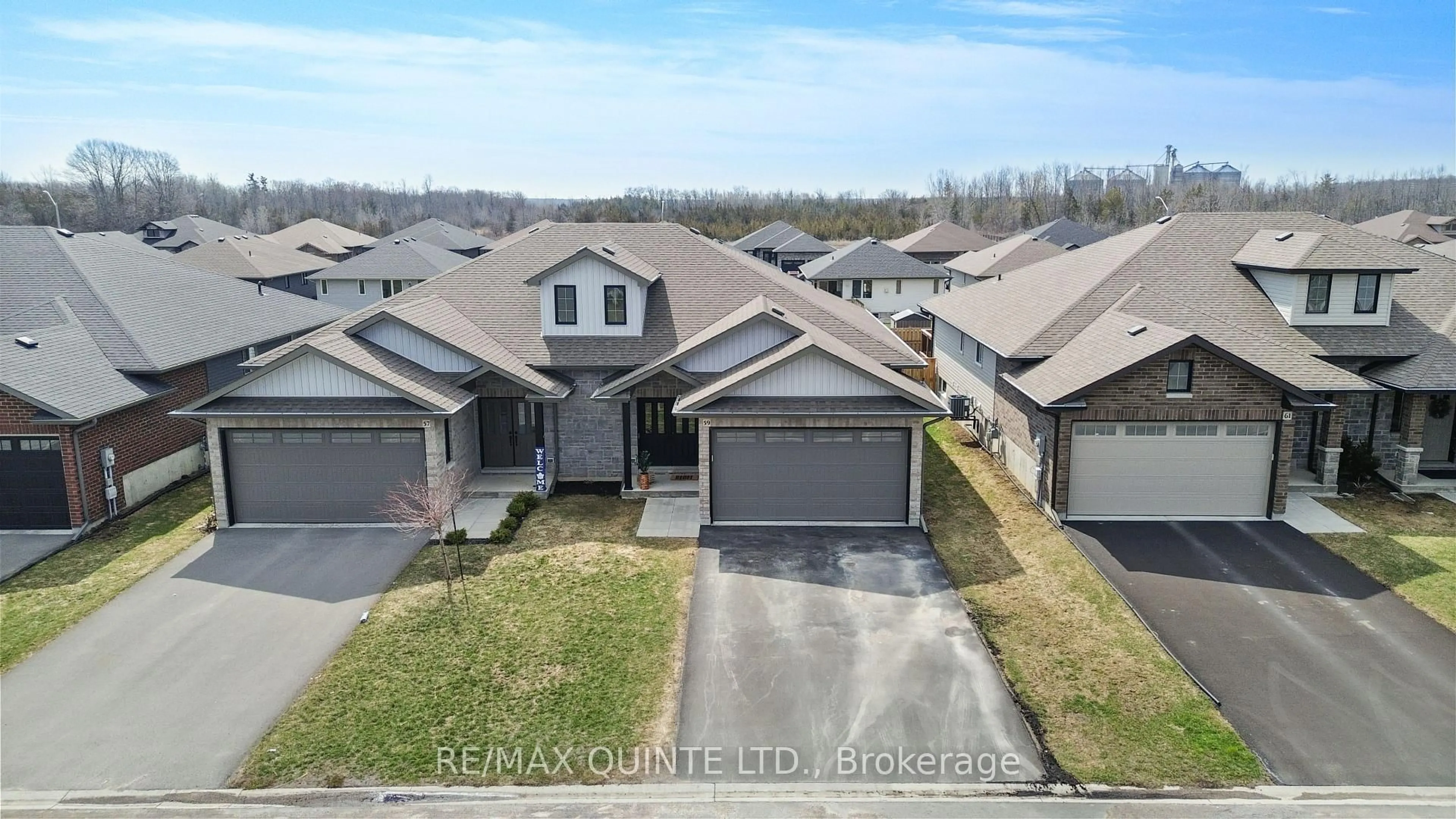 A pic from outside/outdoor area/front of a property/back of a property/a pic from drone, unknown for 59 Hillside Meadow Dr, Quinte West Ontario K8V 0J5