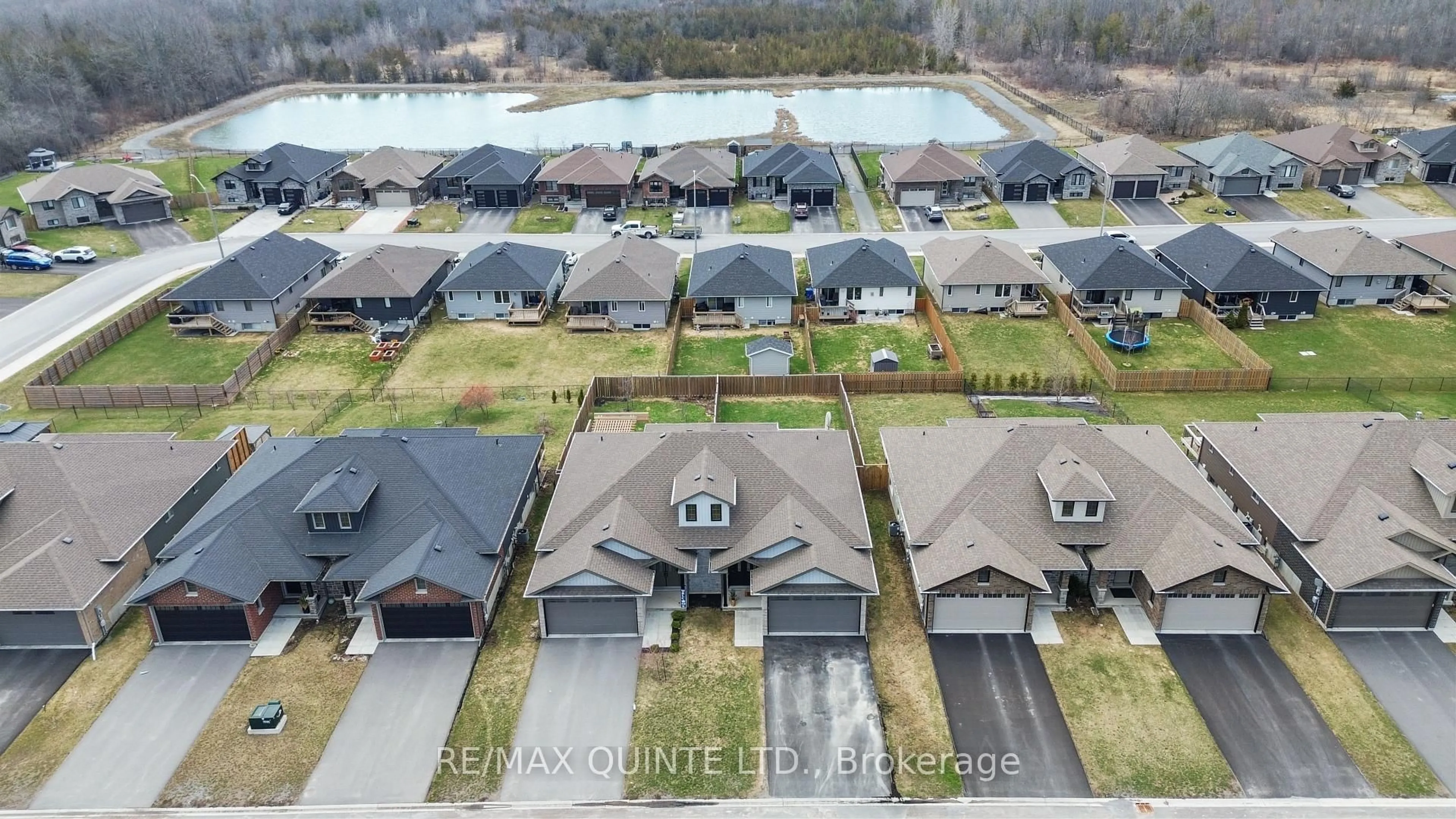 A pic from outside/outdoor area/front of a property/back of a property/a pic from drone, street for 59 Hillside Meadow Dr, Quinte West Ontario K8V 0J5