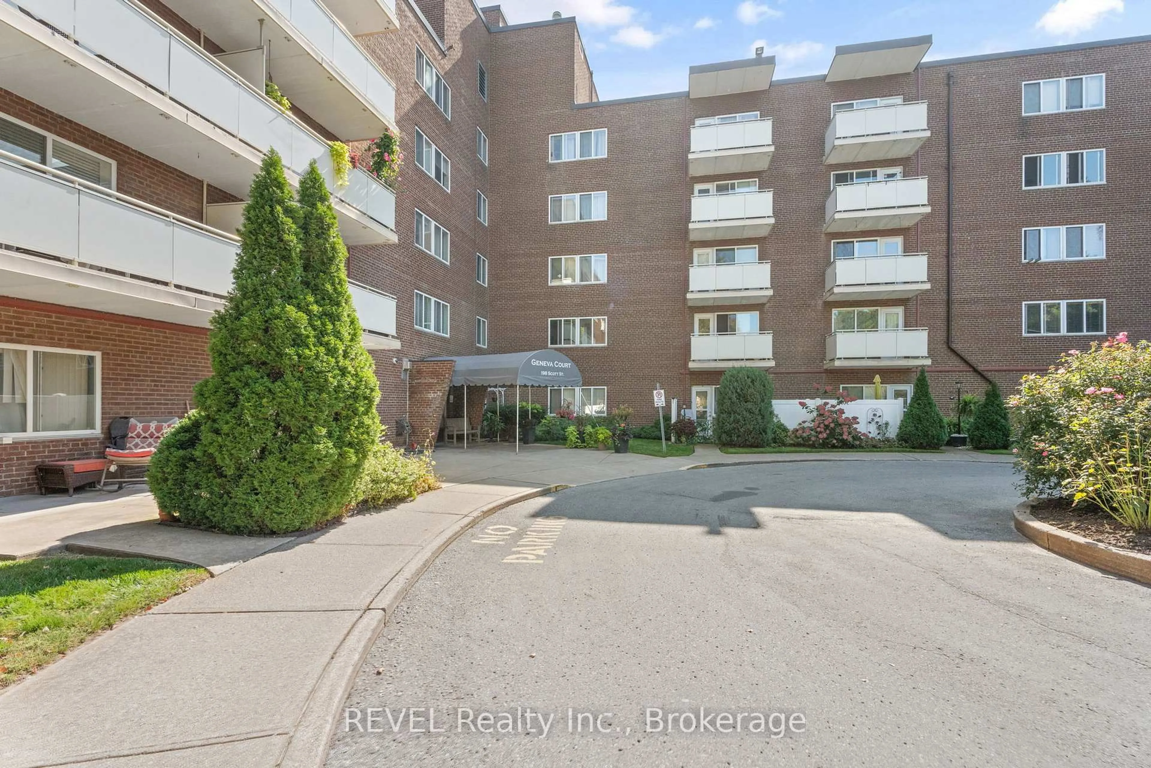 Patio, street for 198 Scott St #304, St. Catharines Ontario L2N 5T3