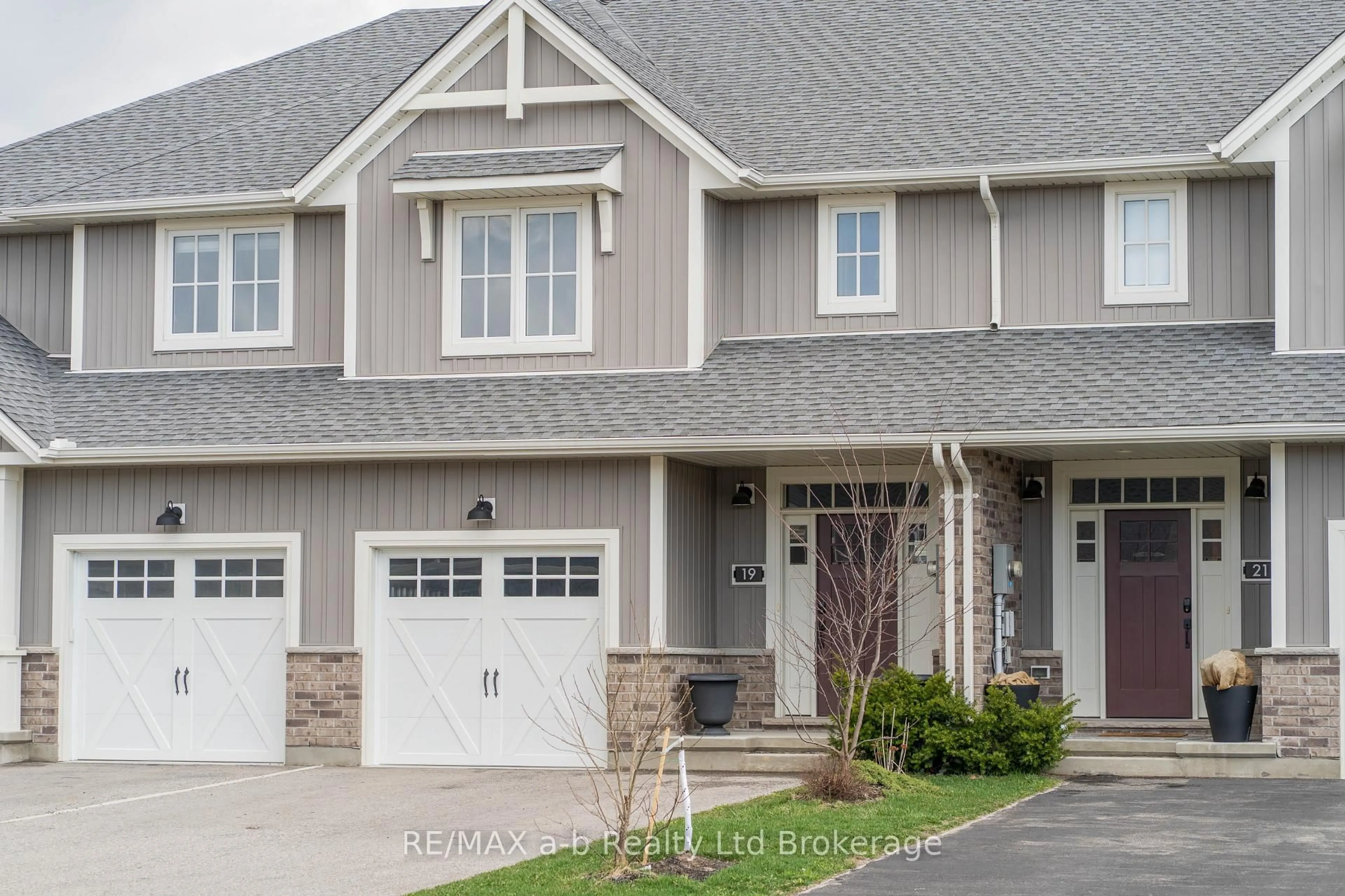 Home with vinyl exterior material, street for 19 Huntley Ave, Tillsonburg Ontario N4G 0J3