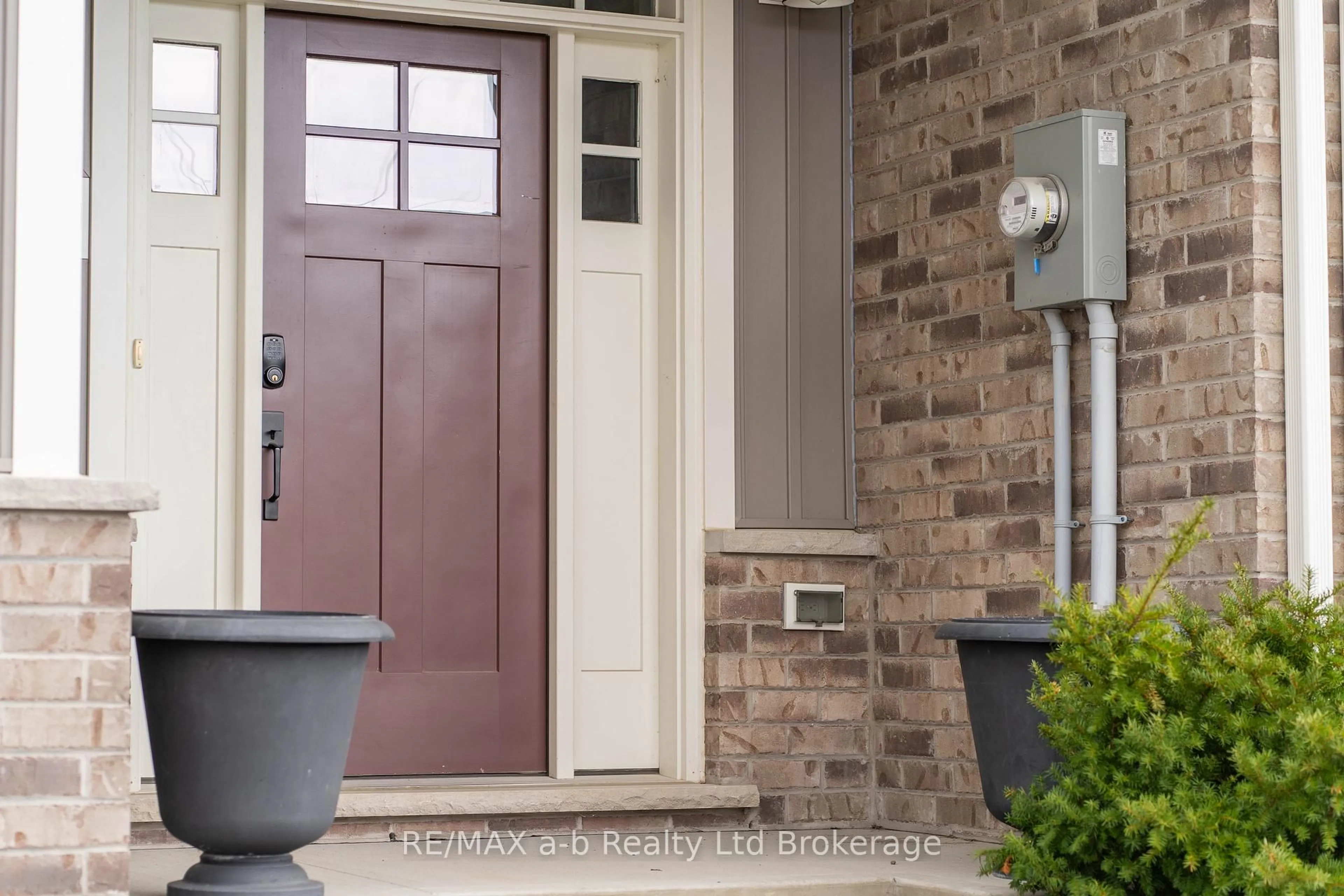 Indoor entryway for 19 Huntley Ave, Tillsonburg Ontario N4G 0J3