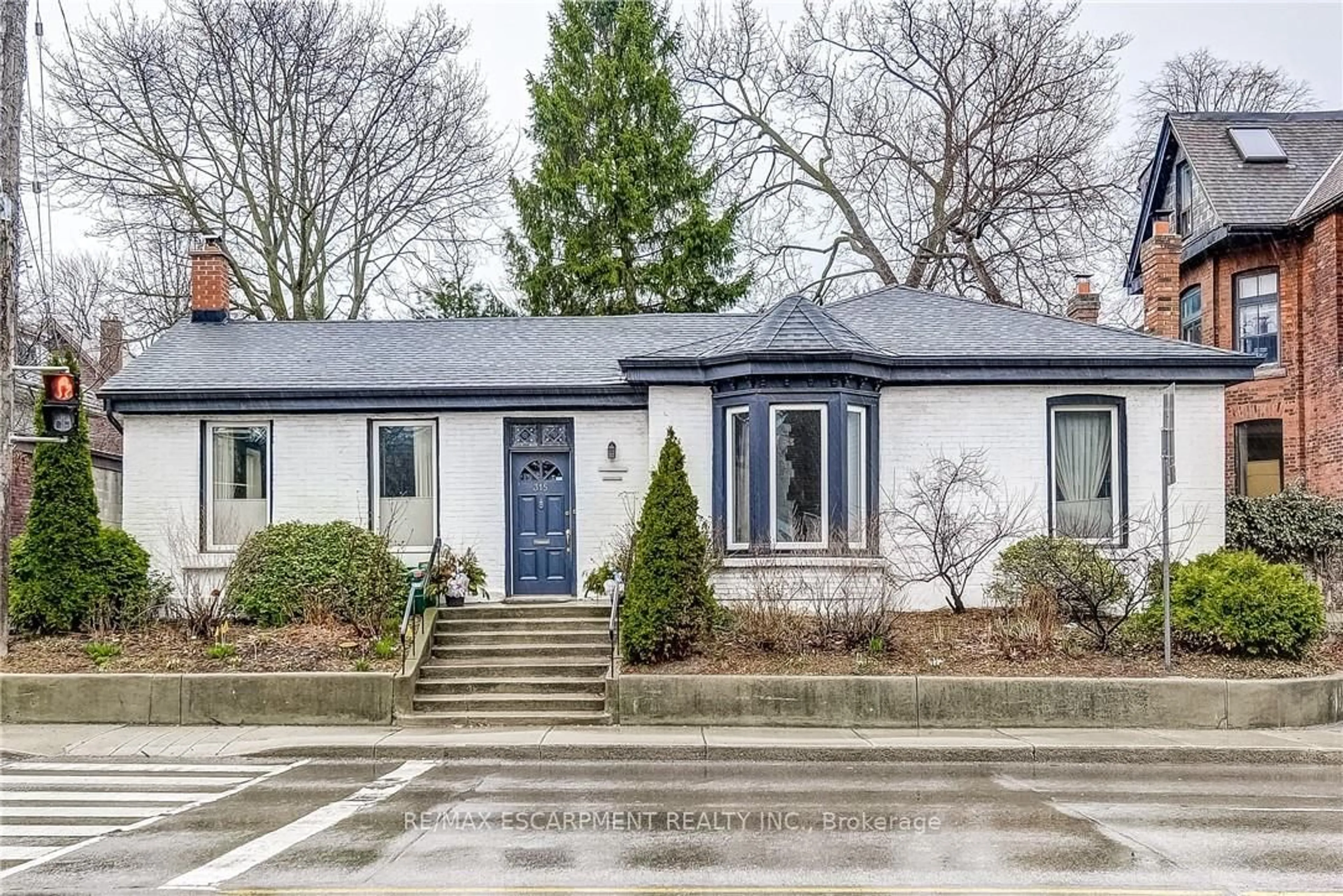 Unknown for 315 Aberdeen St, Hamilton Ontario L8P 2R6