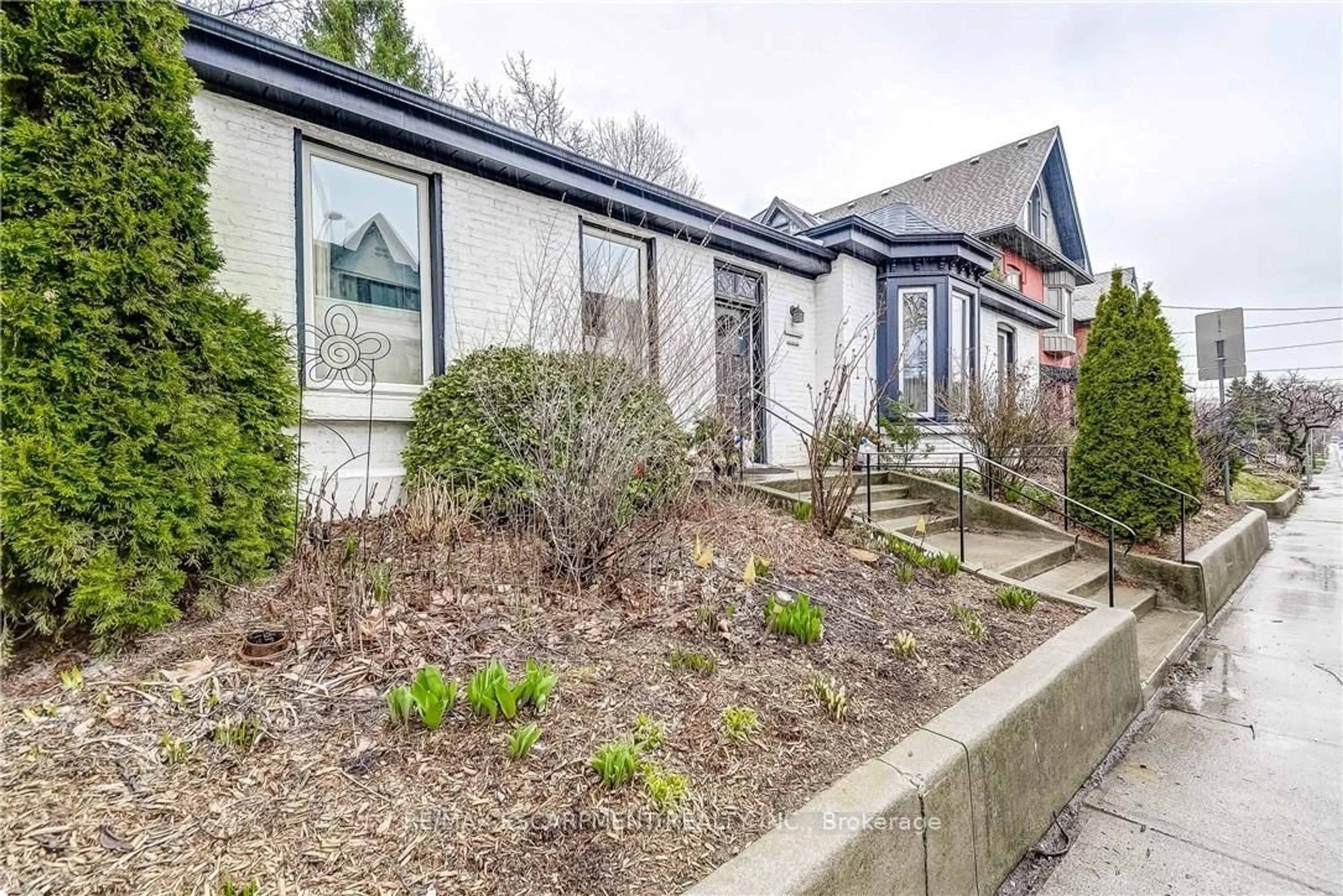 Home with brick exterior material, street for 315 Aberdeen St, Hamilton Ontario L8P 2R6
