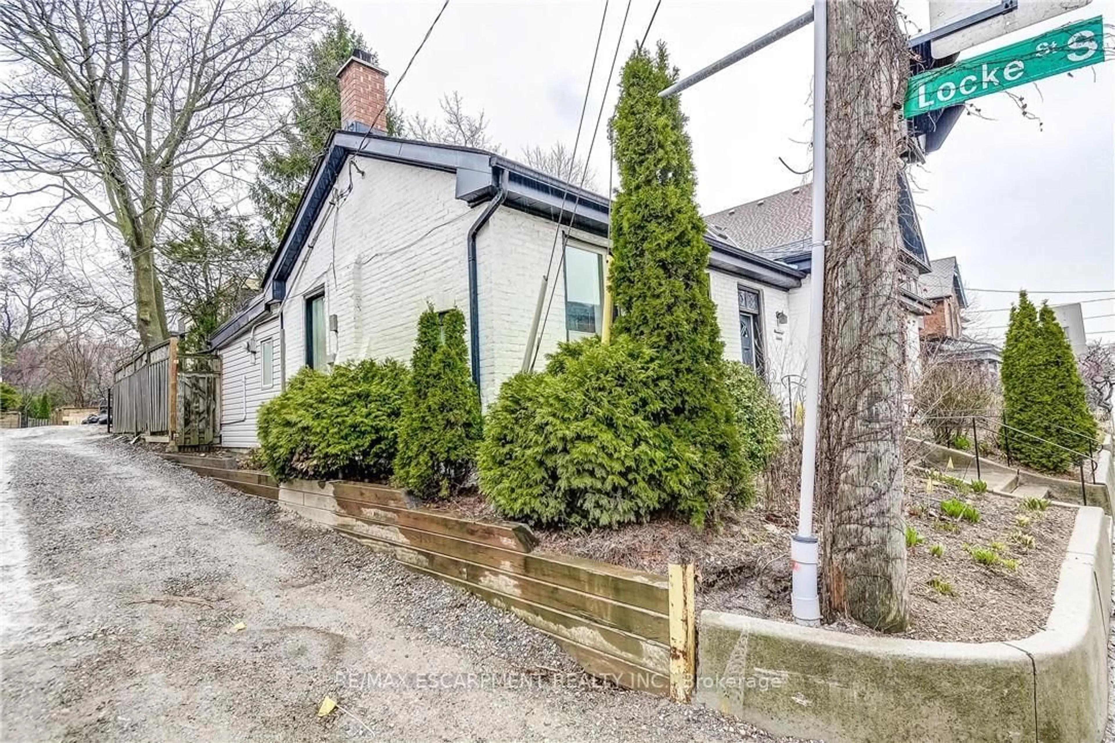 Unknown for 315 Aberdeen St, Hamilton Ontario L8P 2R6