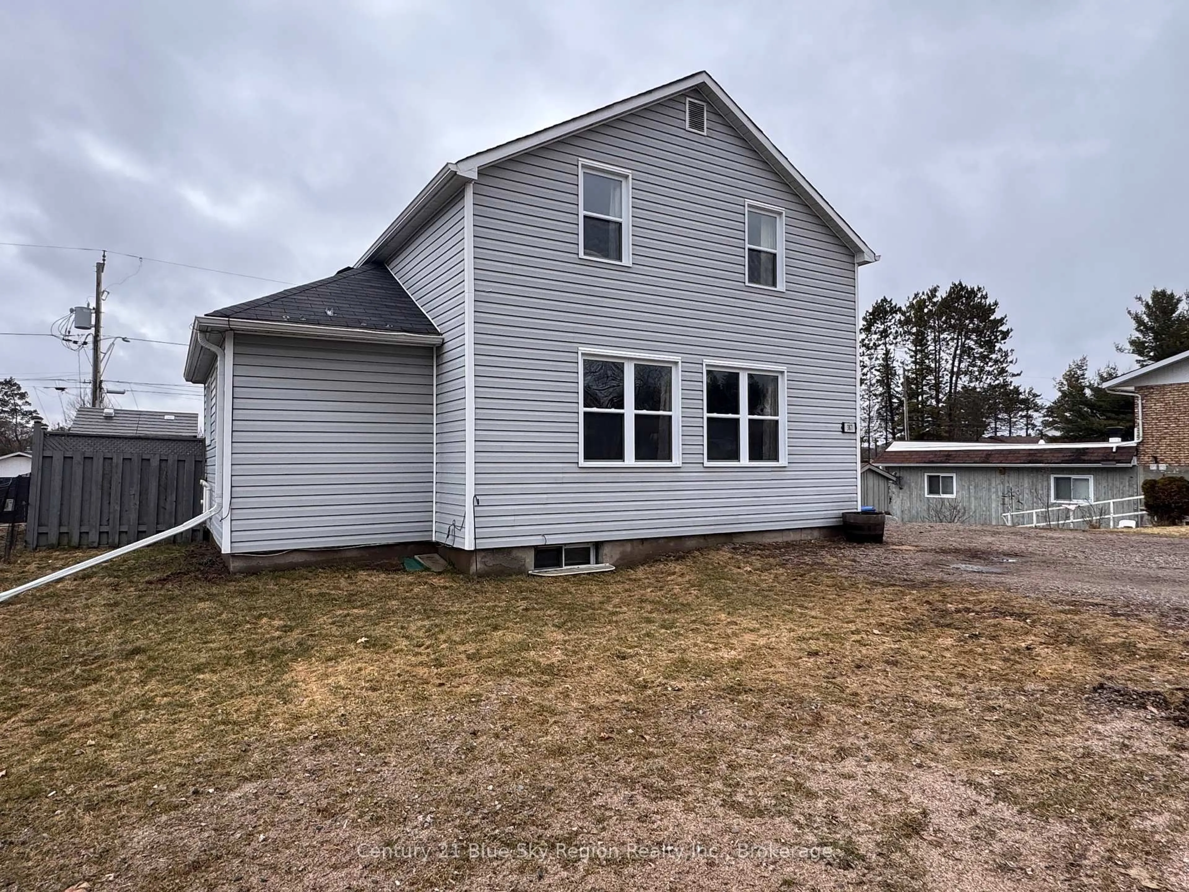 Home with vinyl exterior material, unknown for 387 Main St, Powassan Ontario P0H 1Z0