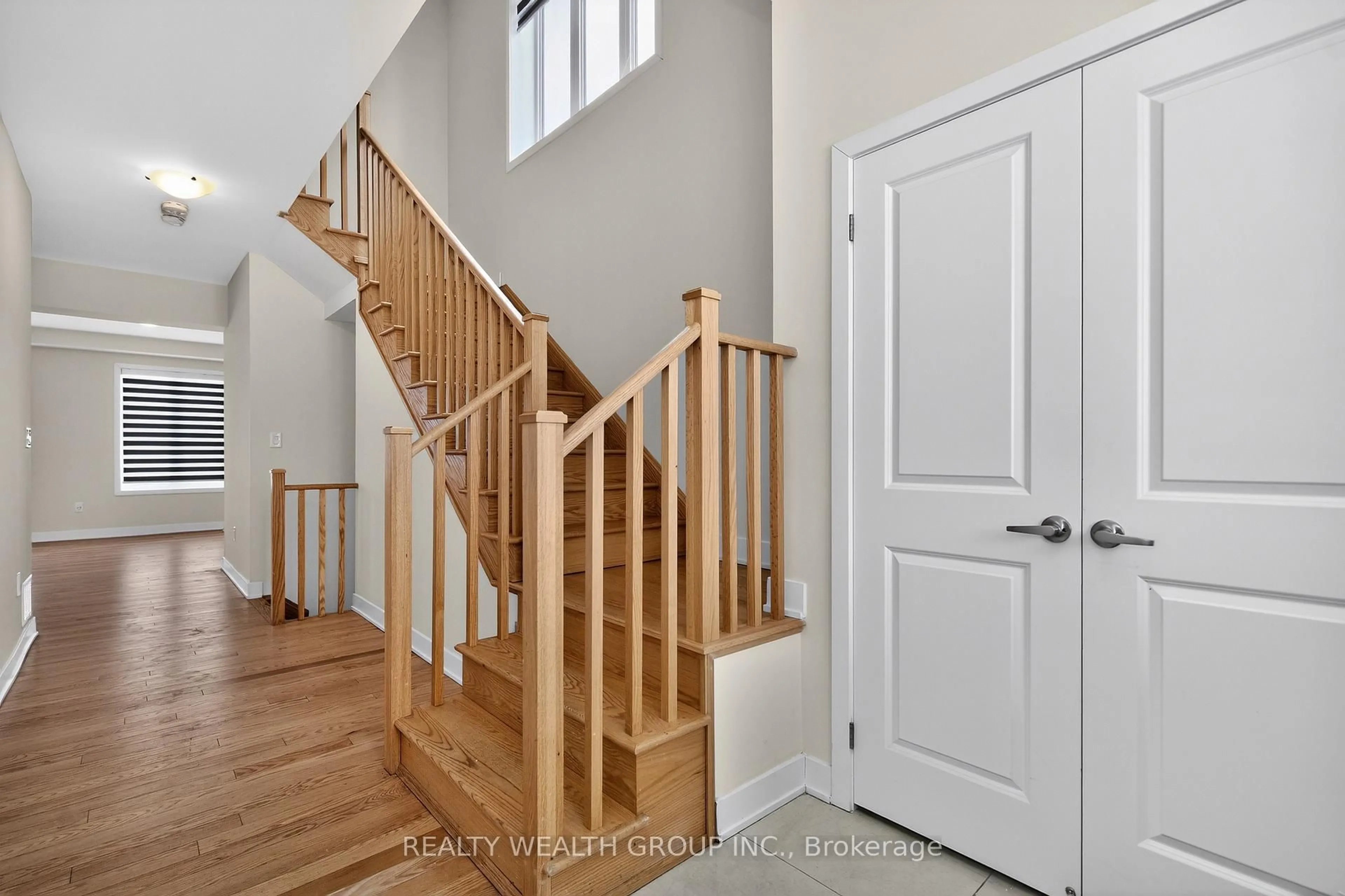 Indoor entryway for 803 Griffin Tr, Peterborough Ontario K9K 0J1